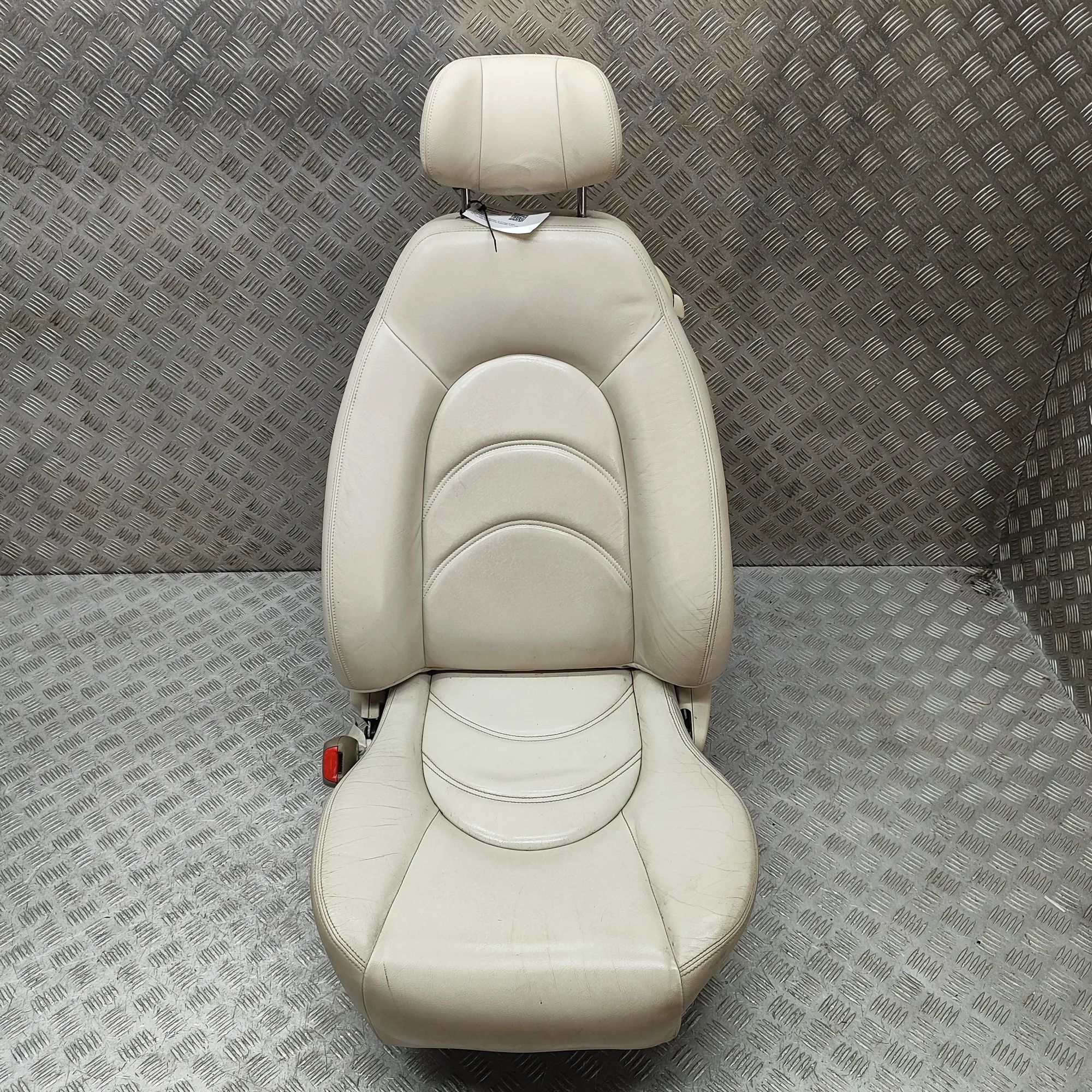 Jaguar XK Front Left Seat GJE-4303-AA Front Left Seat JAGUAR XK (8 Coupe ...