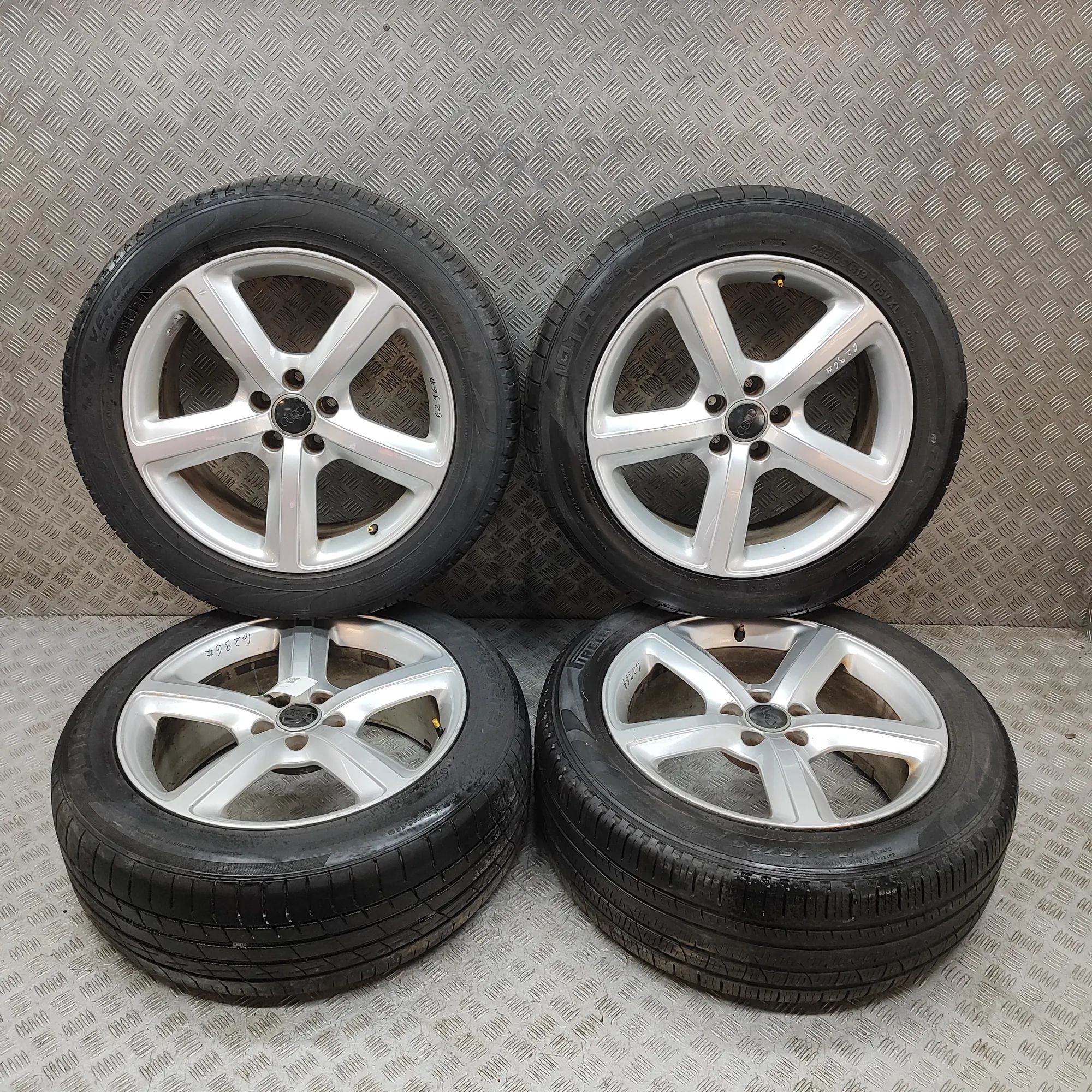 Audi Q5 (8R) Alloy Wheel Set 8R0601025L Alloy Wheel Set AUDI Q5 (8R) (2008-2...