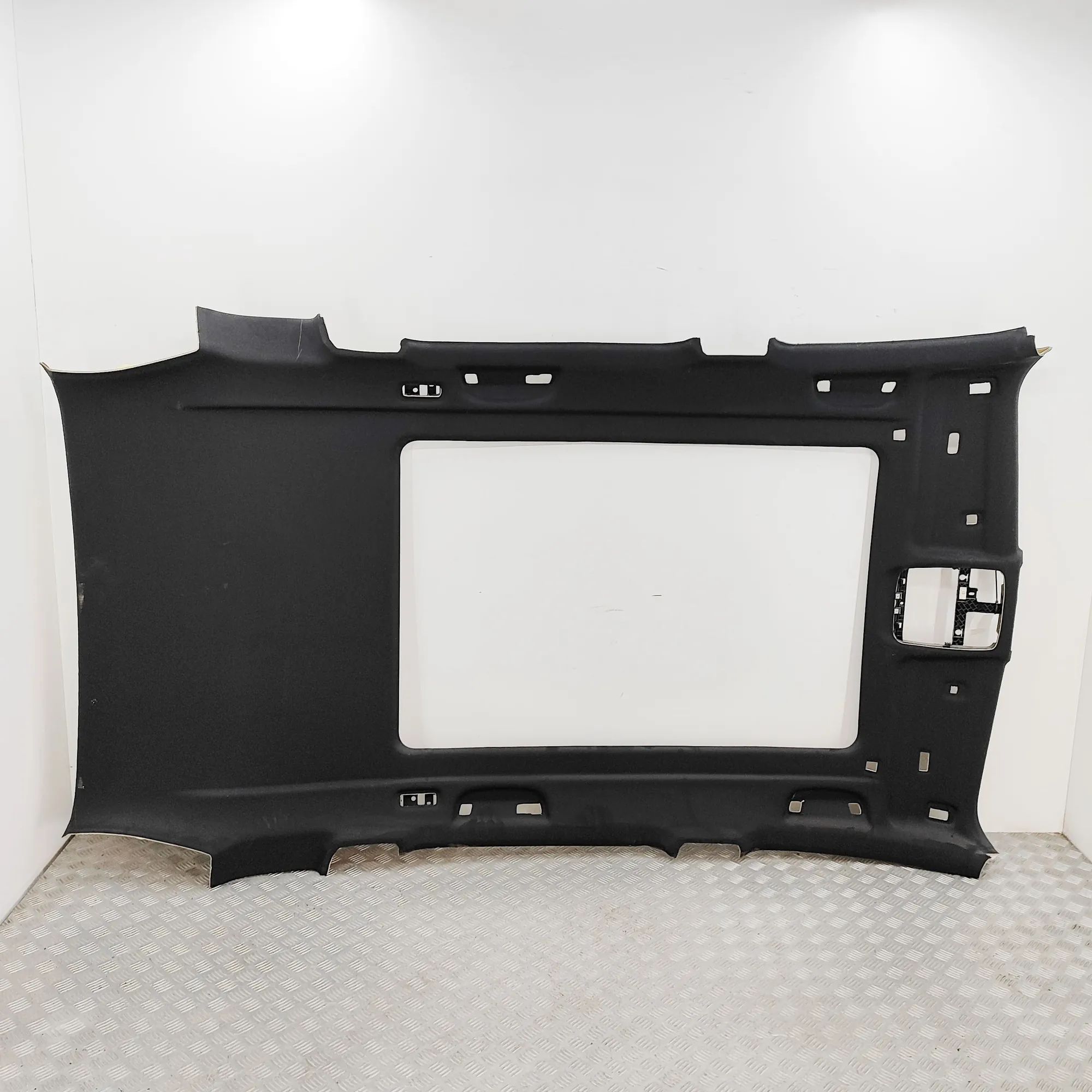 BMW X5 (F15) Roof Headliner 5A70A19 Roof Headliner BMW X5 (G05) (2018-...)
...