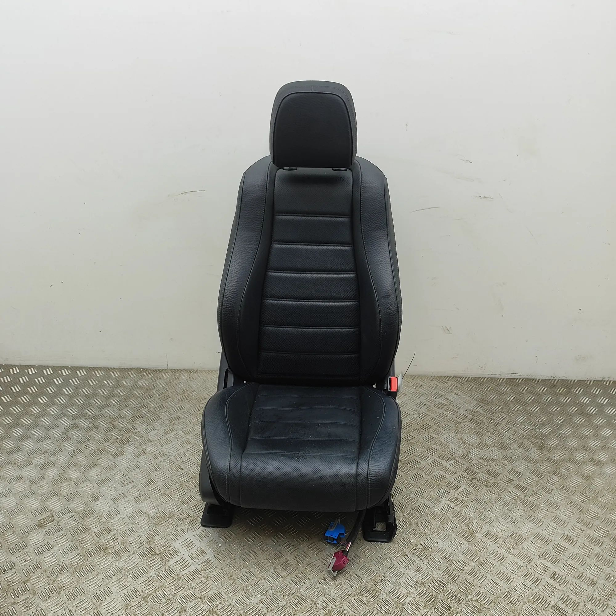 Mercedes-Benz GLE (W167) Front Right Seat A1679103601, A0009102912 Front Right Seat MERCE...