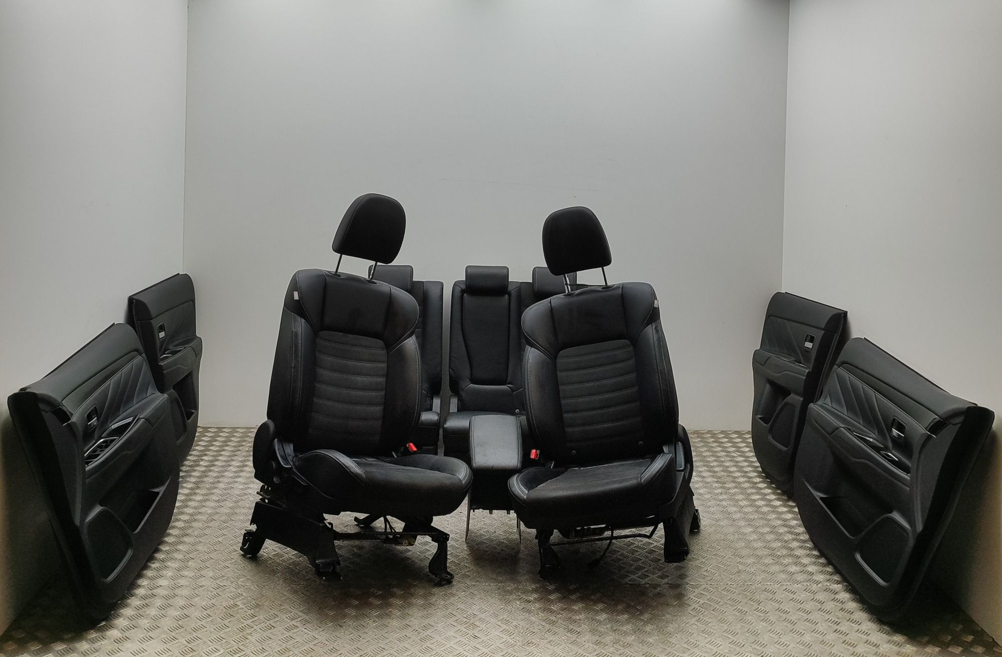 Mitsubishi Outlander Interior Seats W/ Door Cards Kit 7222B747XA, 7222B748XA, 7221D578XA, 7221D577XA ...