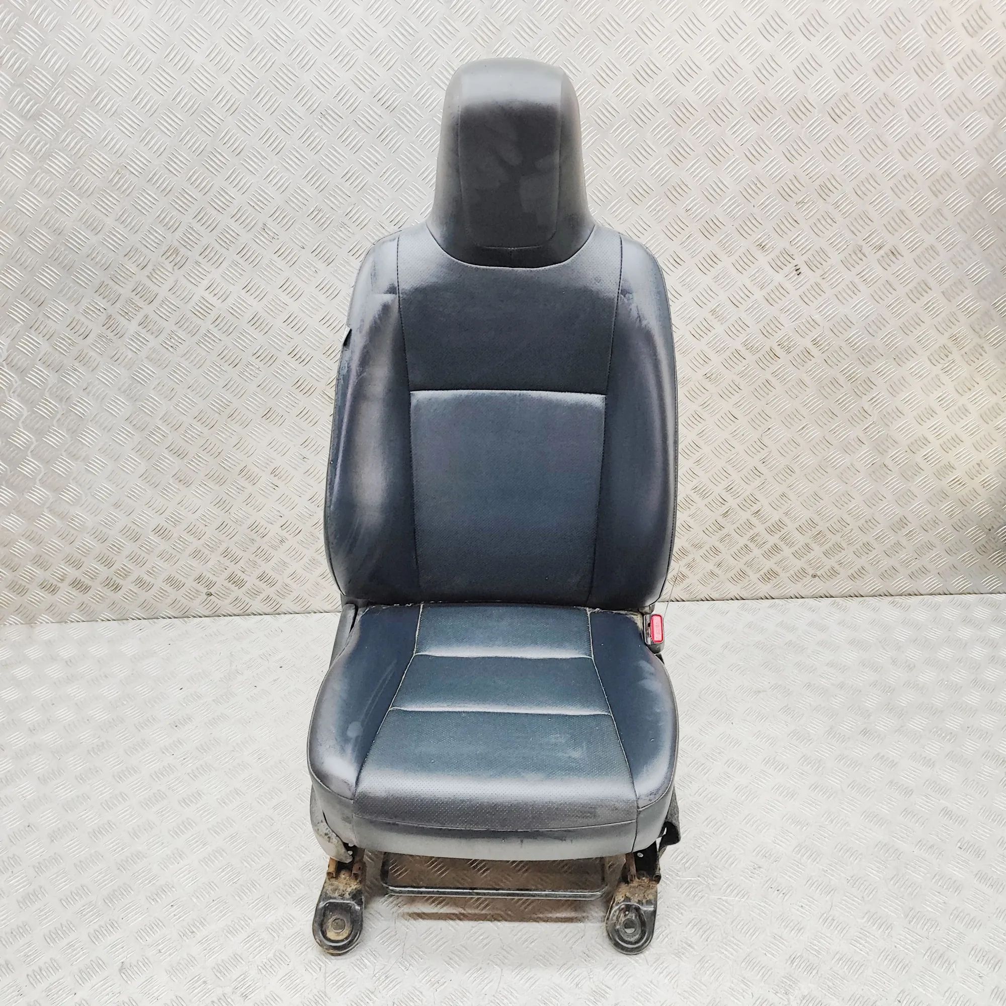 Toyota Hilux Front Right Seat 72010-0K160 Front Right Seat TOYOTA HILUX (VIII...