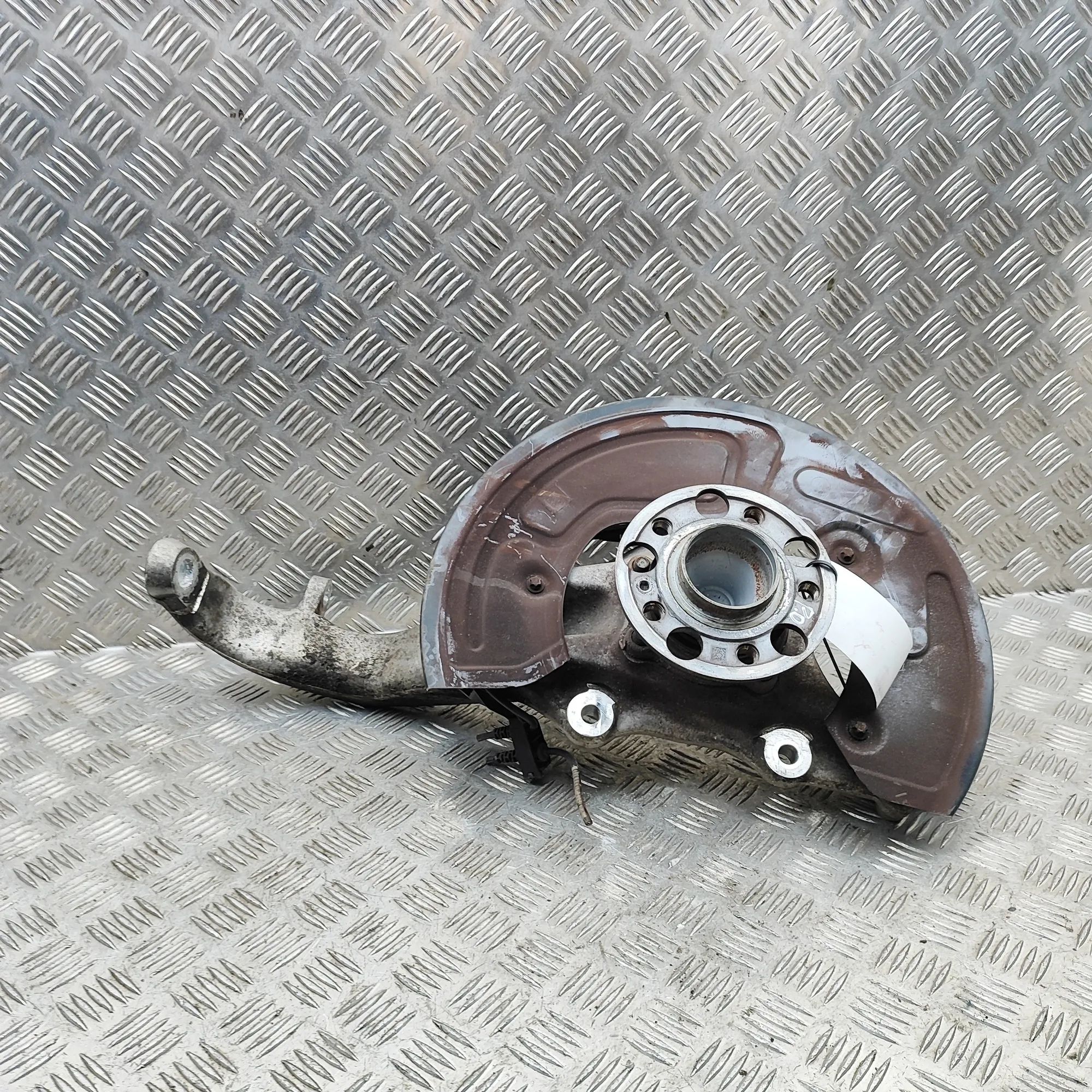 Mercedes-Benz EQS (V297 / X296) Front Right Wheel Hub A2973320800 Front Right Wheel Hub MERCEDES-BENZ...