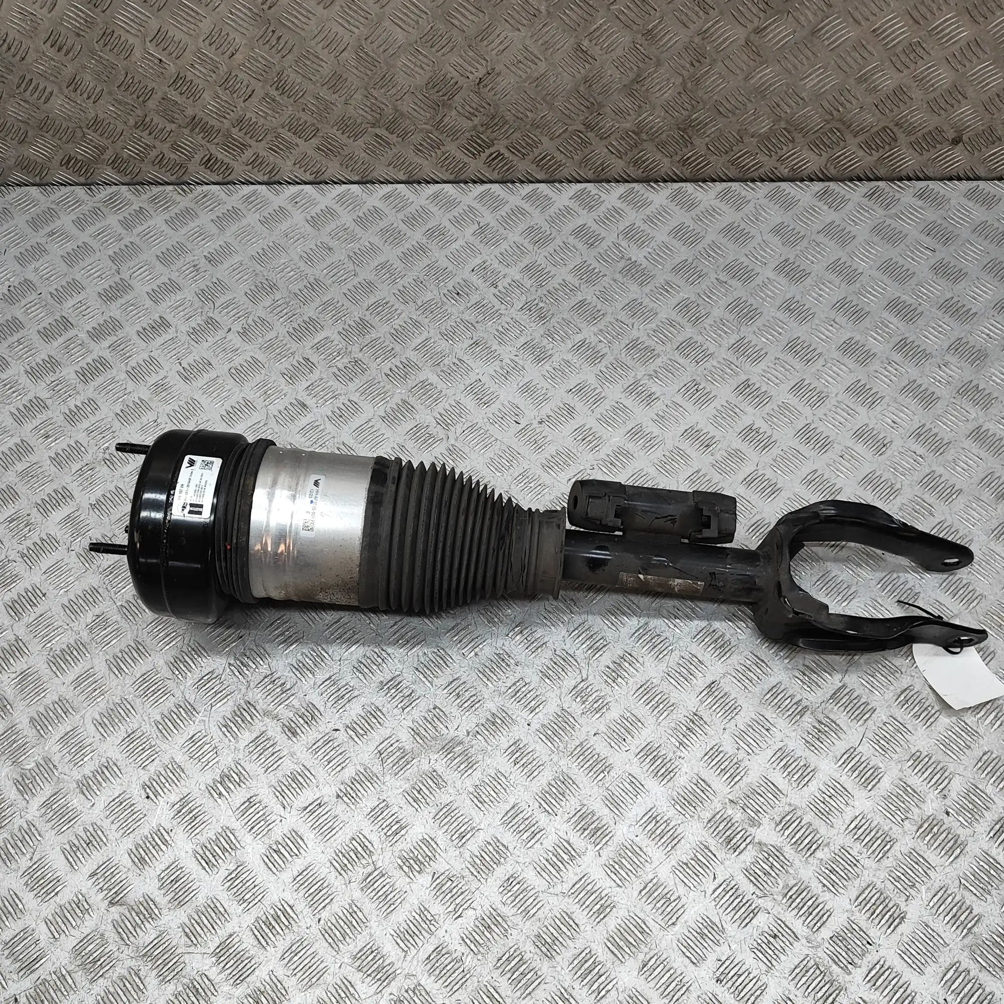 Mercedes-Benz GLE (W167) Front Right Air Shock Absorber A1673203213 Front Right Air Shock Absorber MERC...