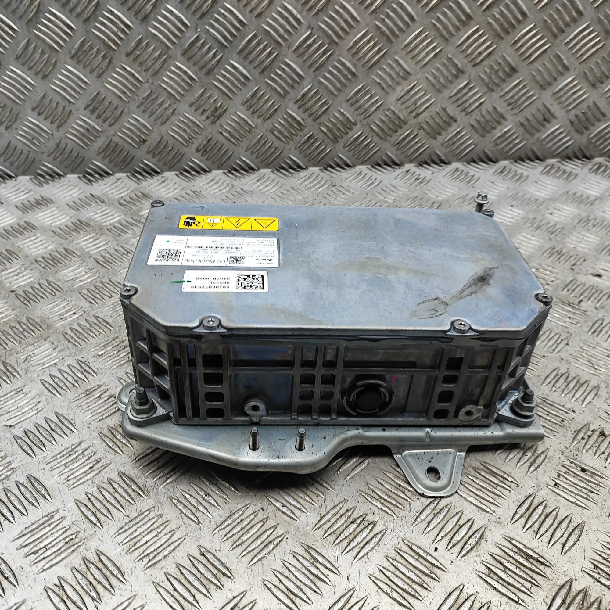 Mercedes-Benz GLA / EQA (H247) Invertteri EAP00100202D7, A0009000650, A0009015712, A00190...