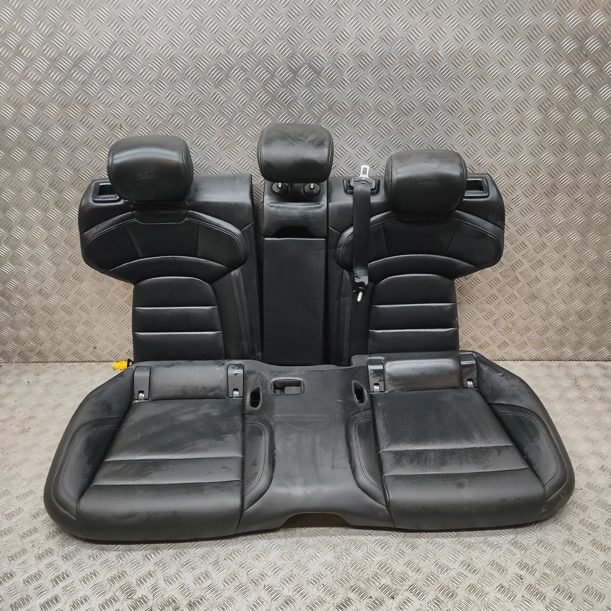 Porsche Taycan Заднее сиденье 9J1885576A Rear Seat PORSCHE TAYCAN (2019-...)
...