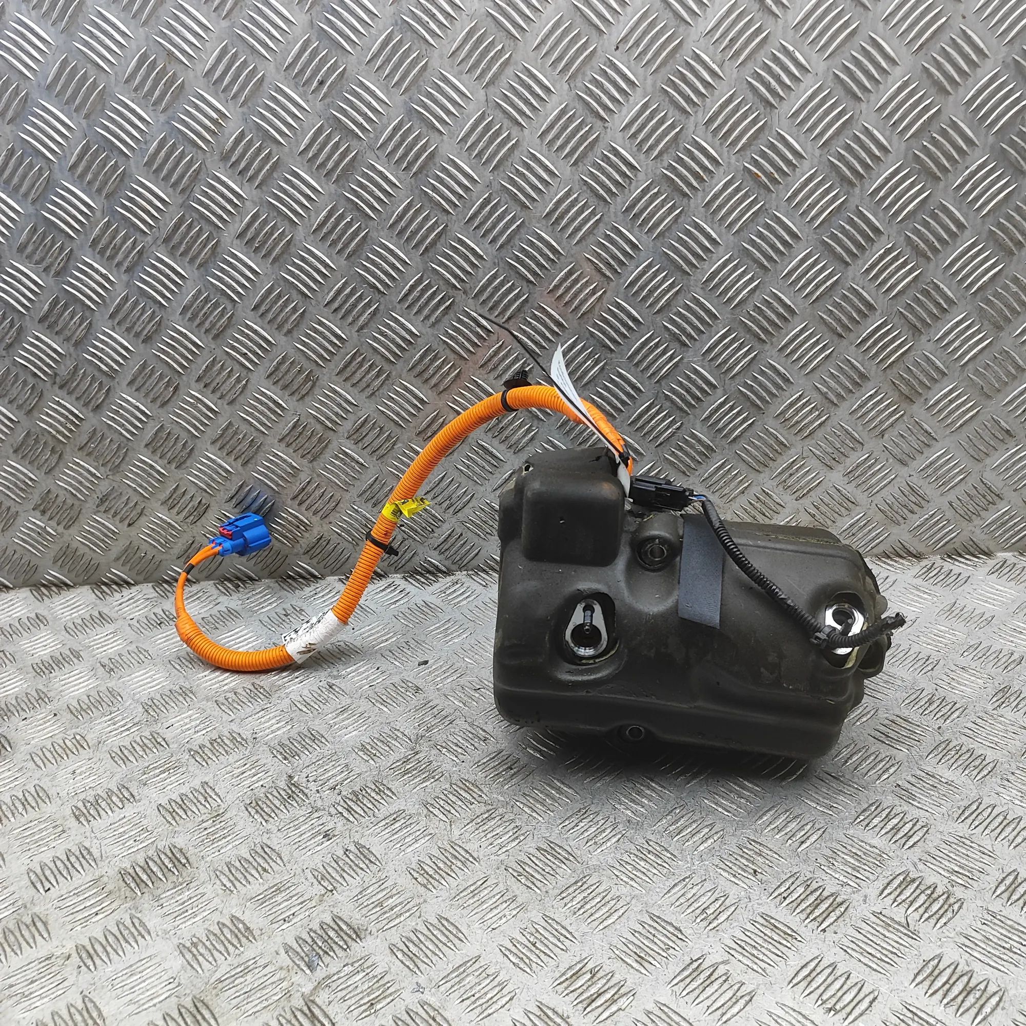 Tesla Model X Air Condition A/C Pump 1042442-00-K Air Condition A/C Pump TESLA MODEL...