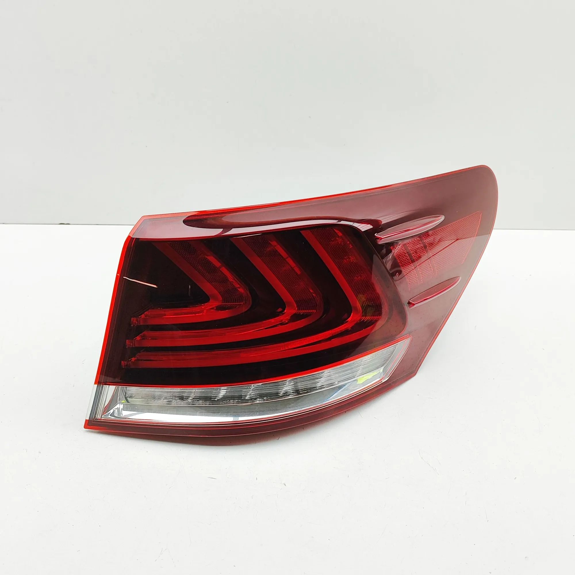 Lexus LS Rear Right Tail Light 81551-50240 Rear Right Tail Light LEXUS LS (_F4...