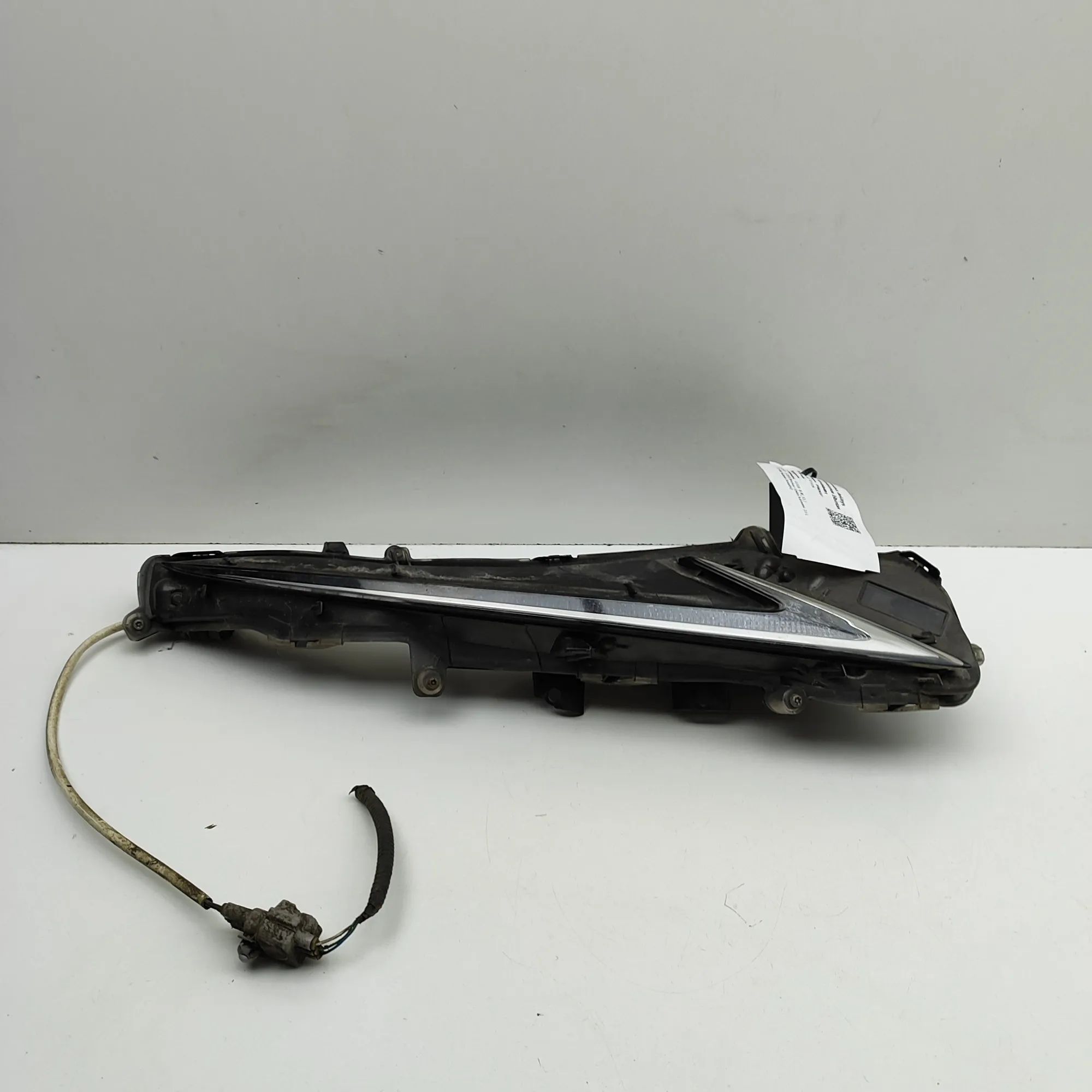 Lexus IS Front Right Additional Light 8161053060, 81610-53060 Front Right Additional ...