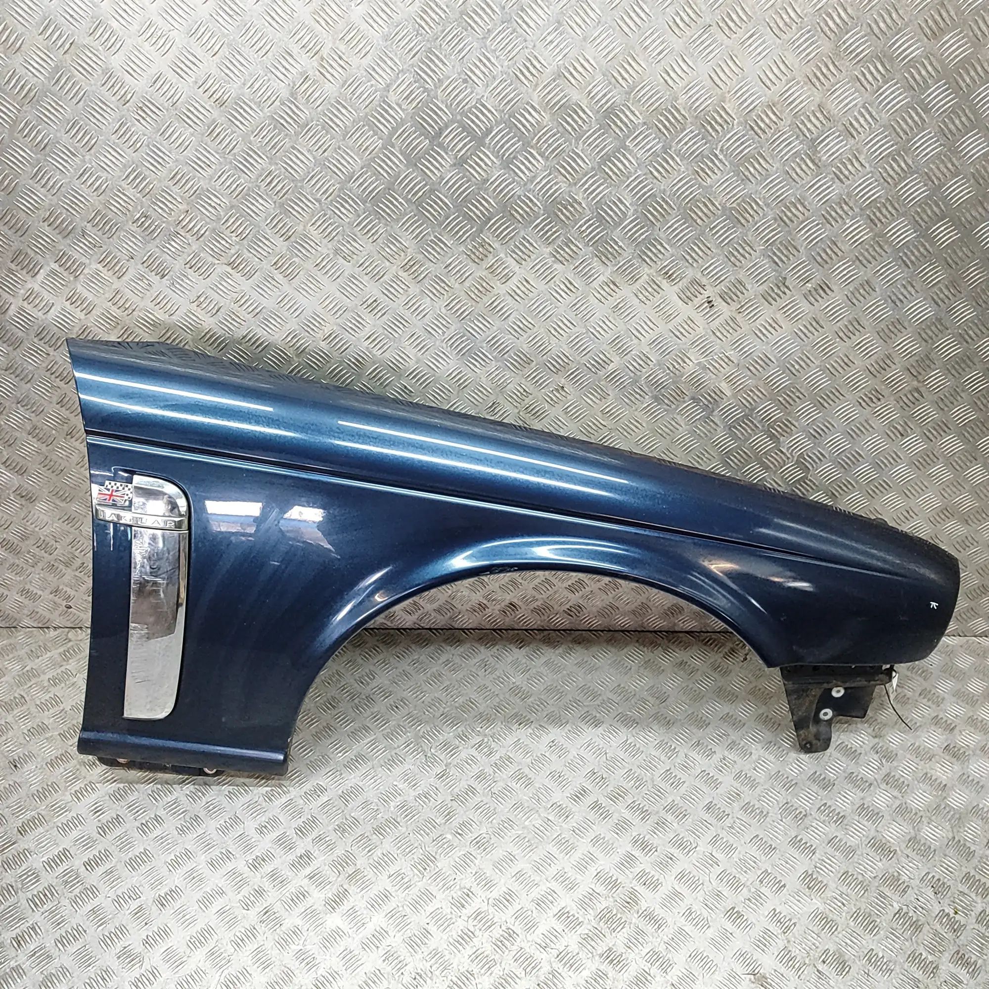 Jaguar XJ Front Right Fender 7W93-16104-AA Front Right Fender JAGUAR XJ (X35...