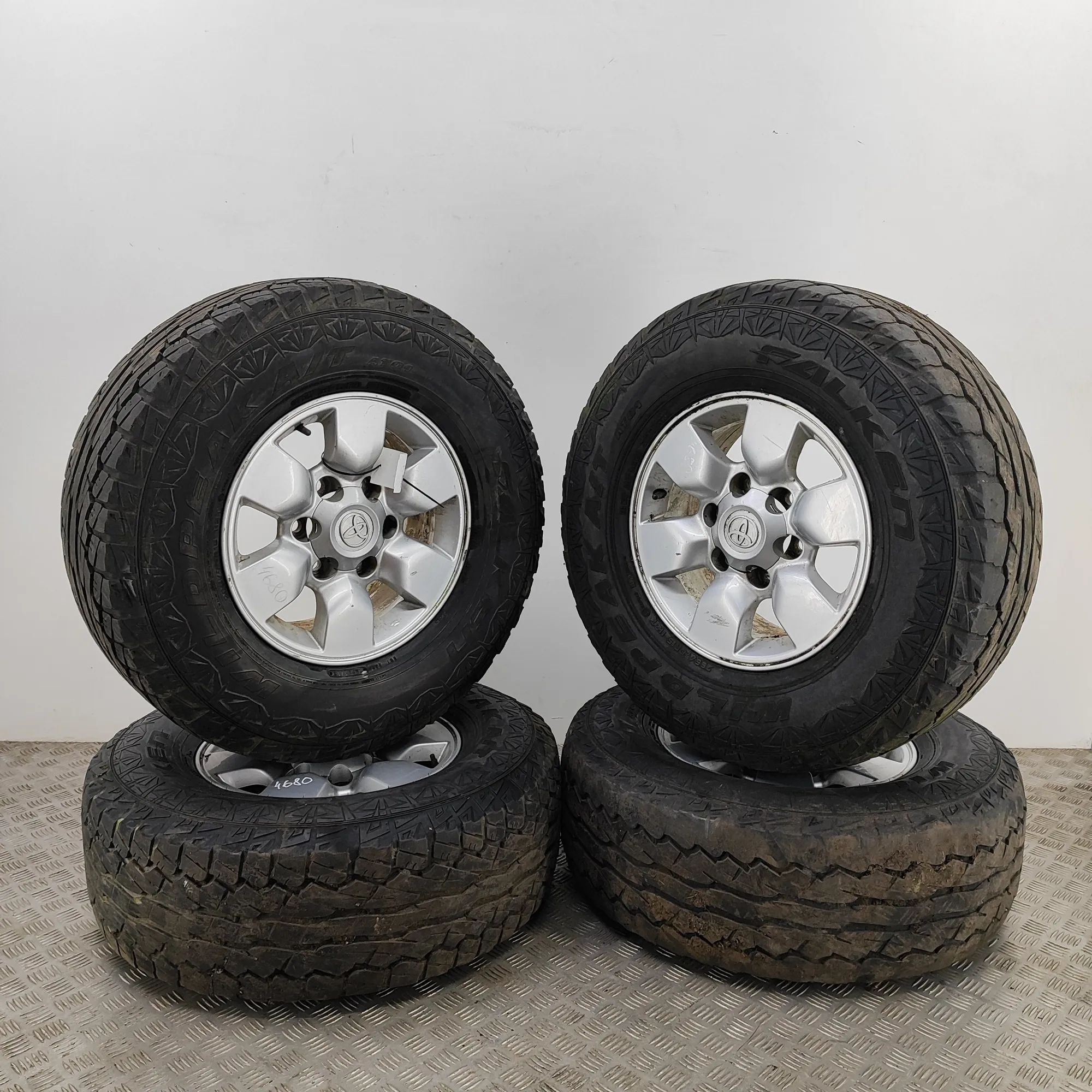 Toyota Hilux Alloy Wheel Set 42611-0K400 Alloy Wheel Set TOYOTA HILUX (VII P...