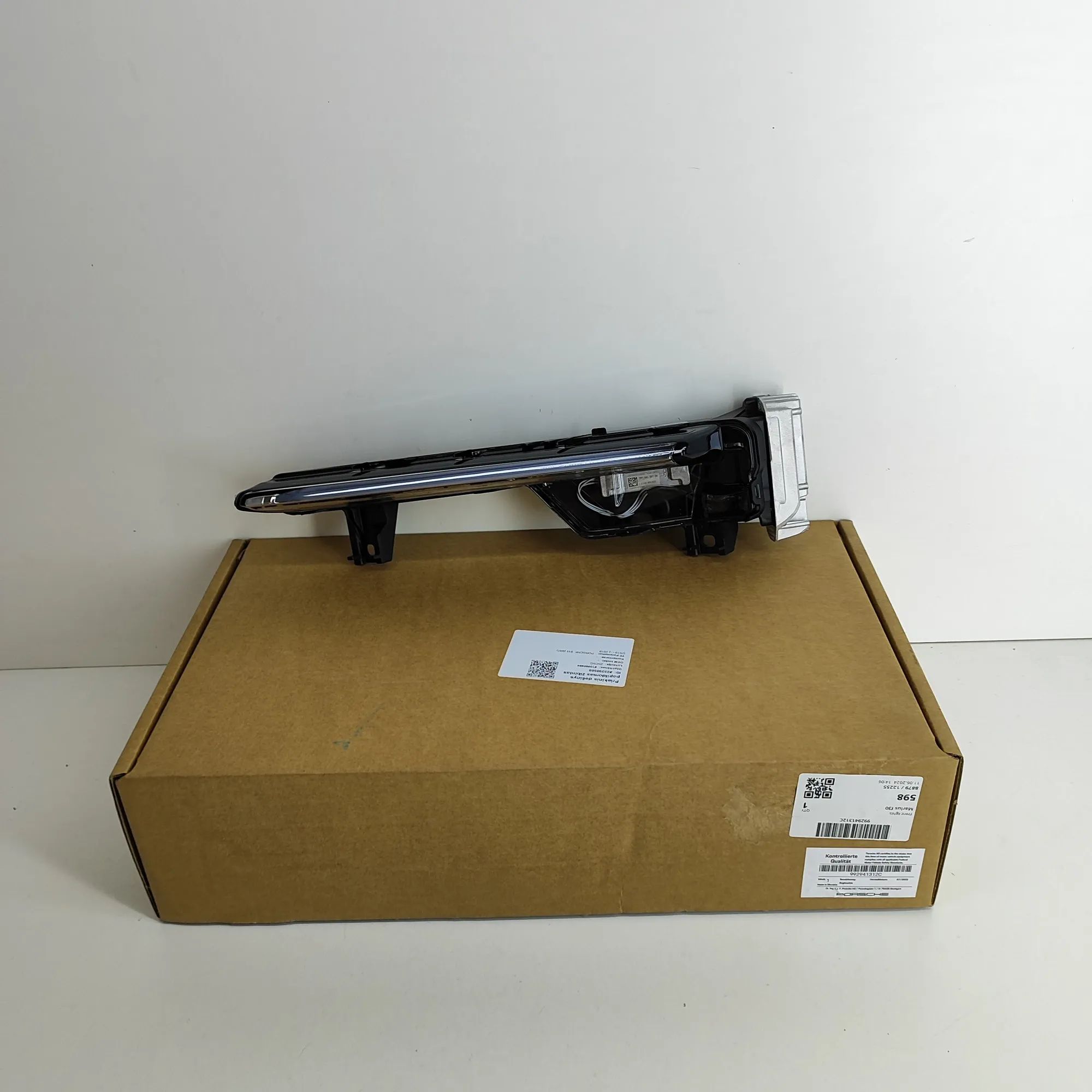 Porsche 911 (991) Front Right Additional Light 992.941.312.C, 992941312C Front Right Additiona...