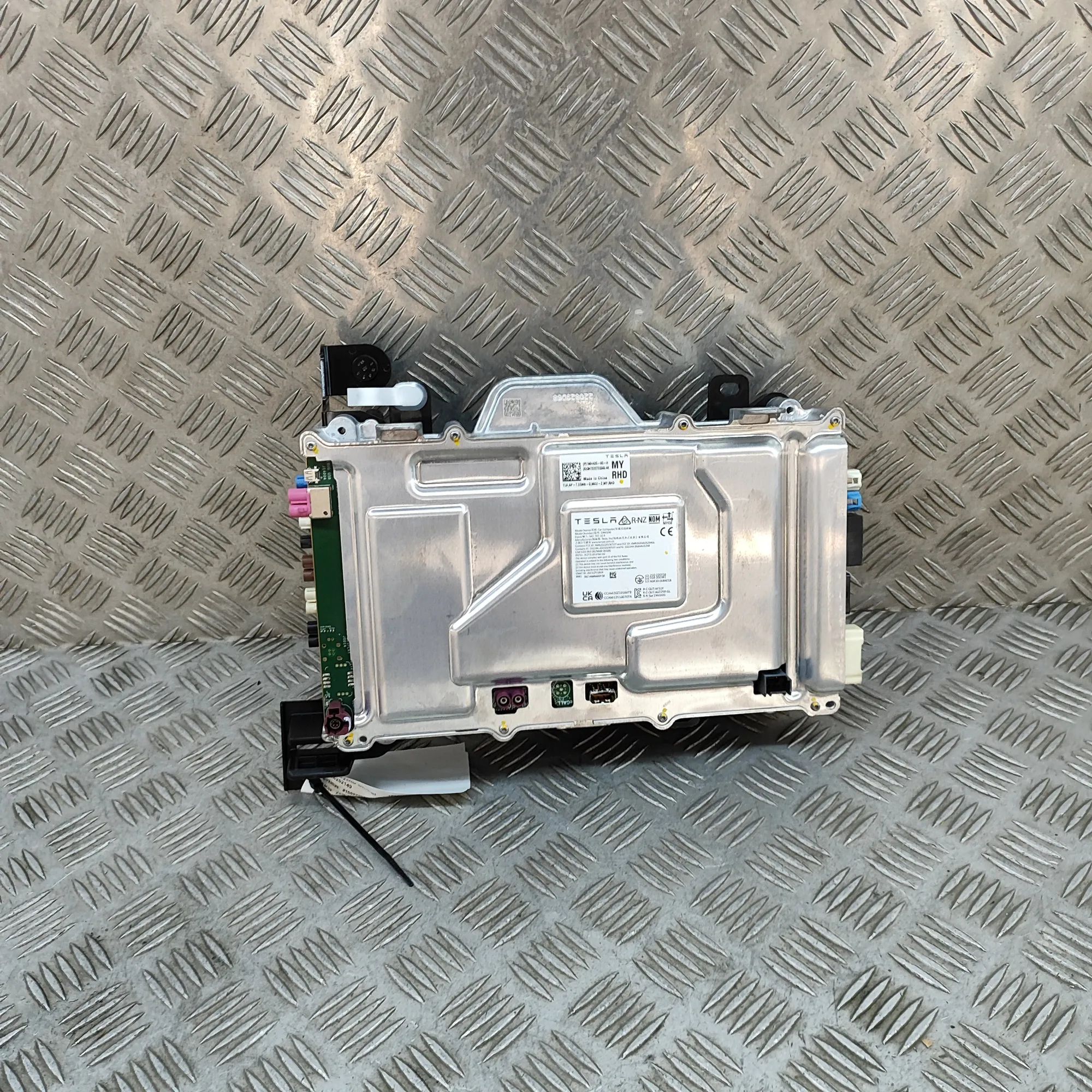 Tesla Model Y Other Control Units 1684435-05-H Other Control Units TESLA MODEL Y ...