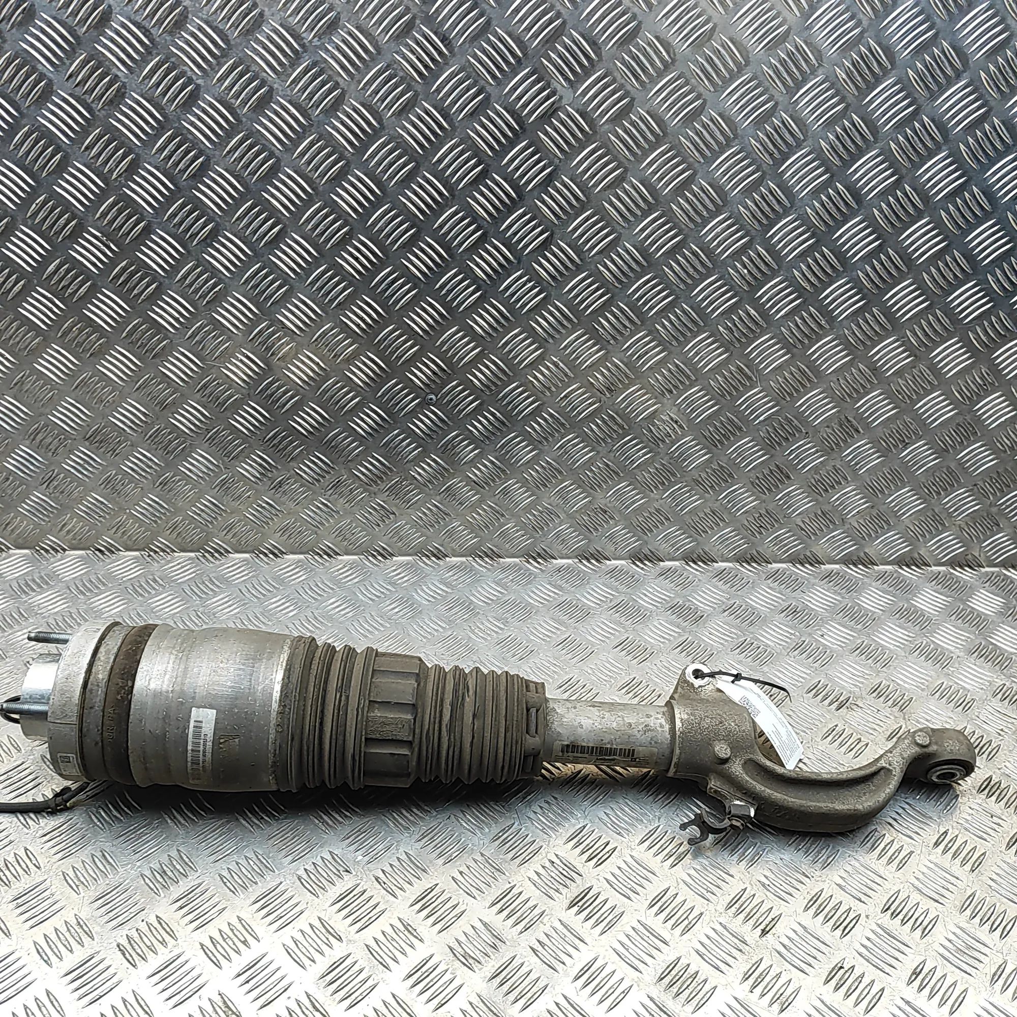 Maserati Levante Front Left Air Shock Absorber 670100716, 462400012643, 670106260 Front Left A...