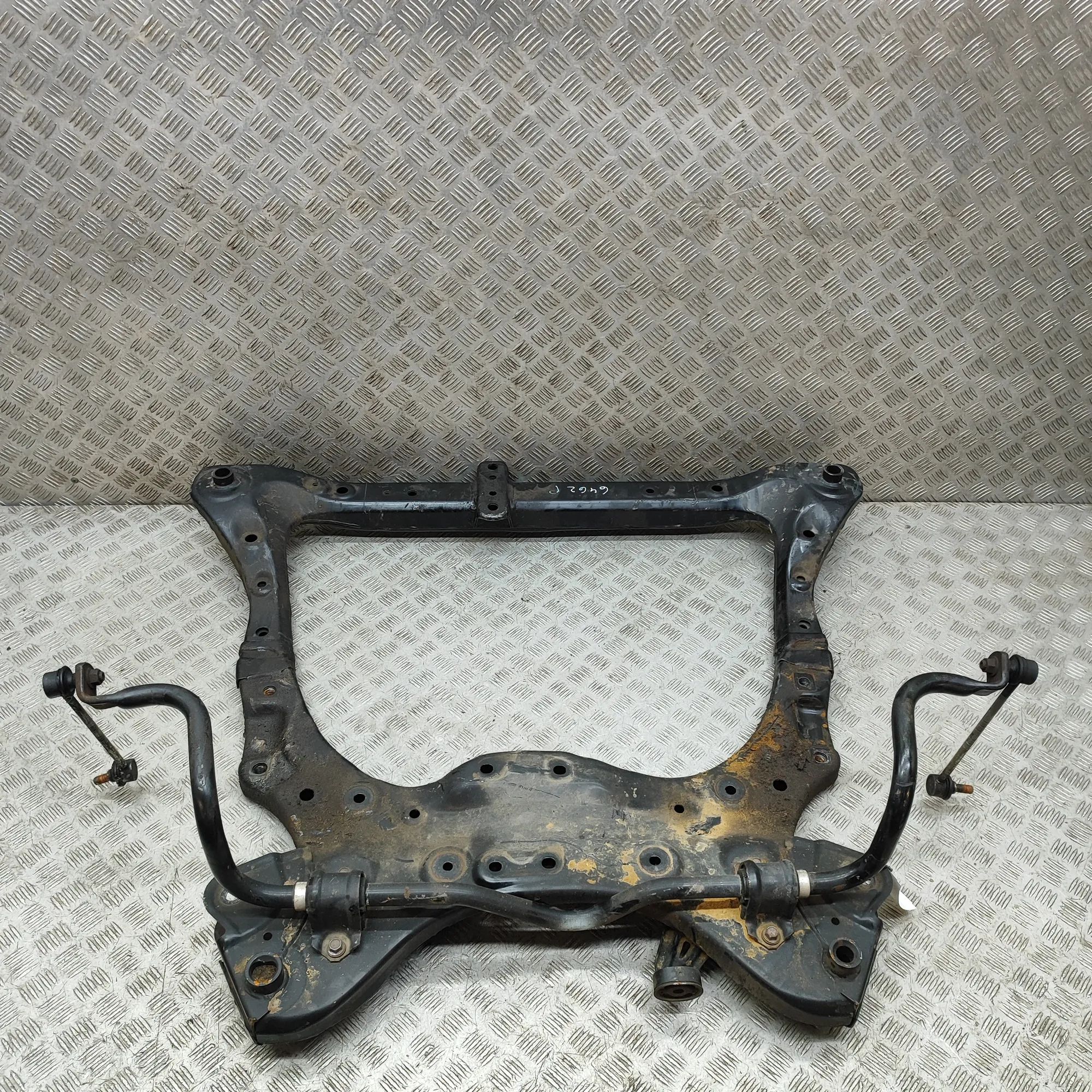 Toyota RAV4 (XA40) Front subframe 48811-42071, 51100-42010 Front Subframe TOYOTA ...