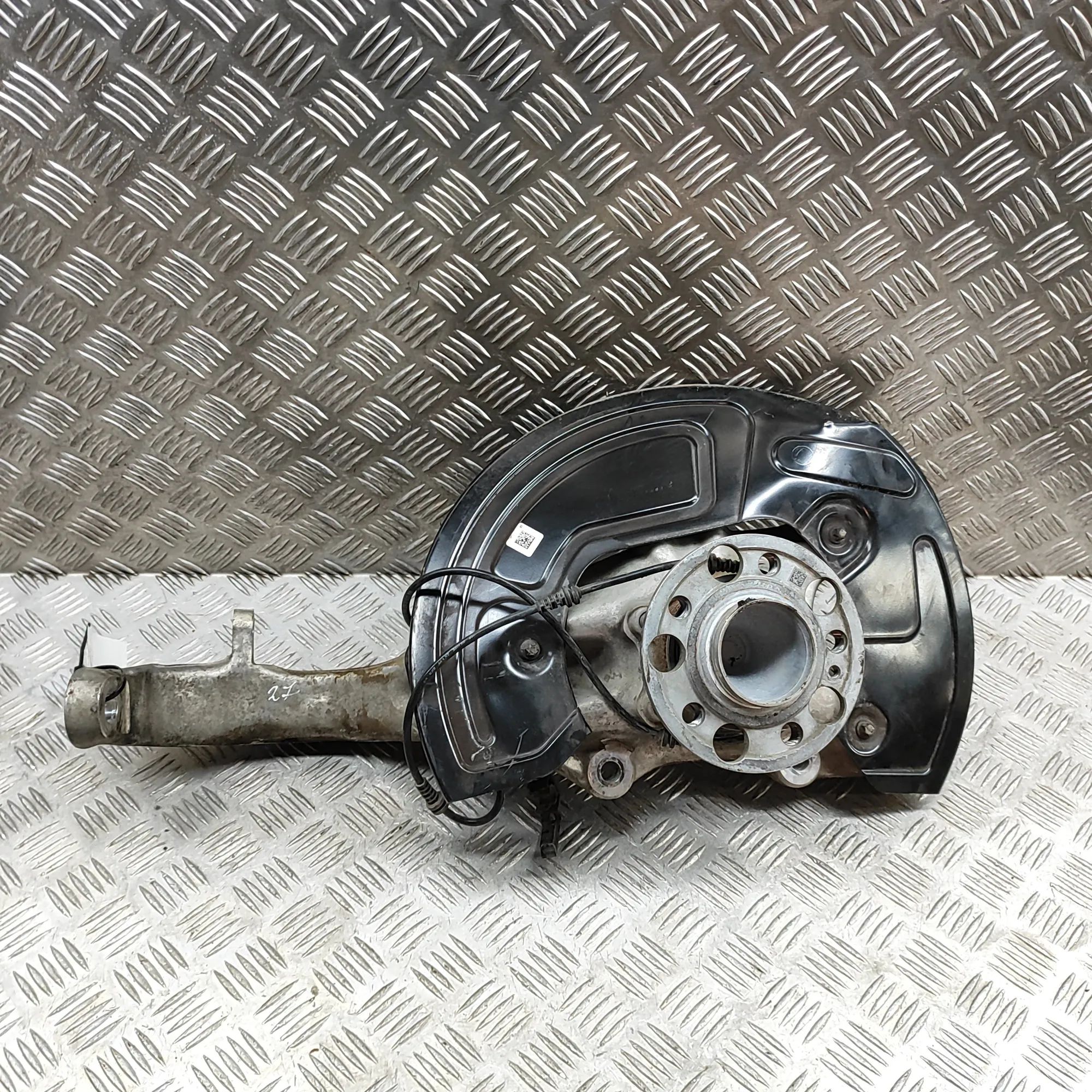 Mercedes-Benz EQS (V297 / X296) Front Right Wheel Hub A2973320800 Front Right Wheel Hub MERCEDES-BENZ...