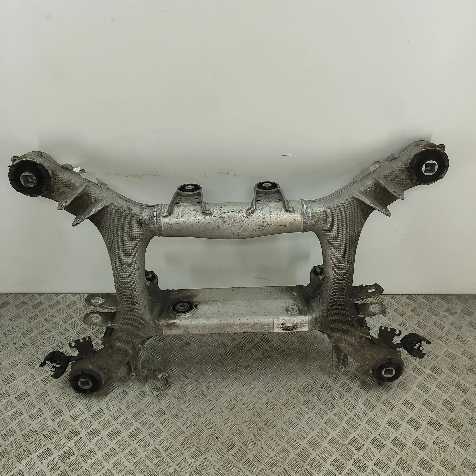BMW X6 (G06) Rear subframe 8091179 Rear Subframe BMW X6G06 (2019-...)

Par...