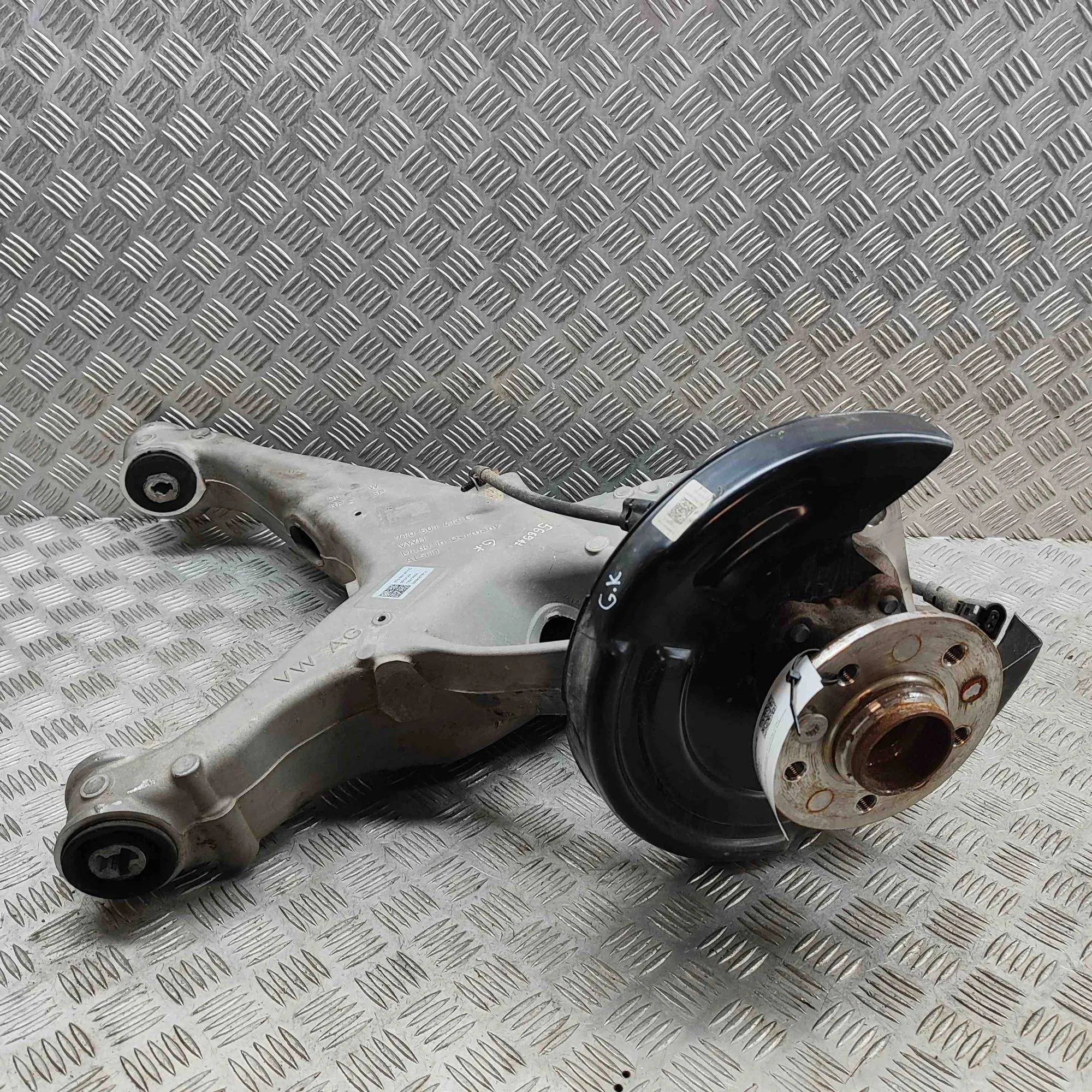Volkswagen Multivan (T7) Rear Left Wheel Hub Spindle 7T0501071C, 7T0407621A, 7T0501413C Rear Left Wh...