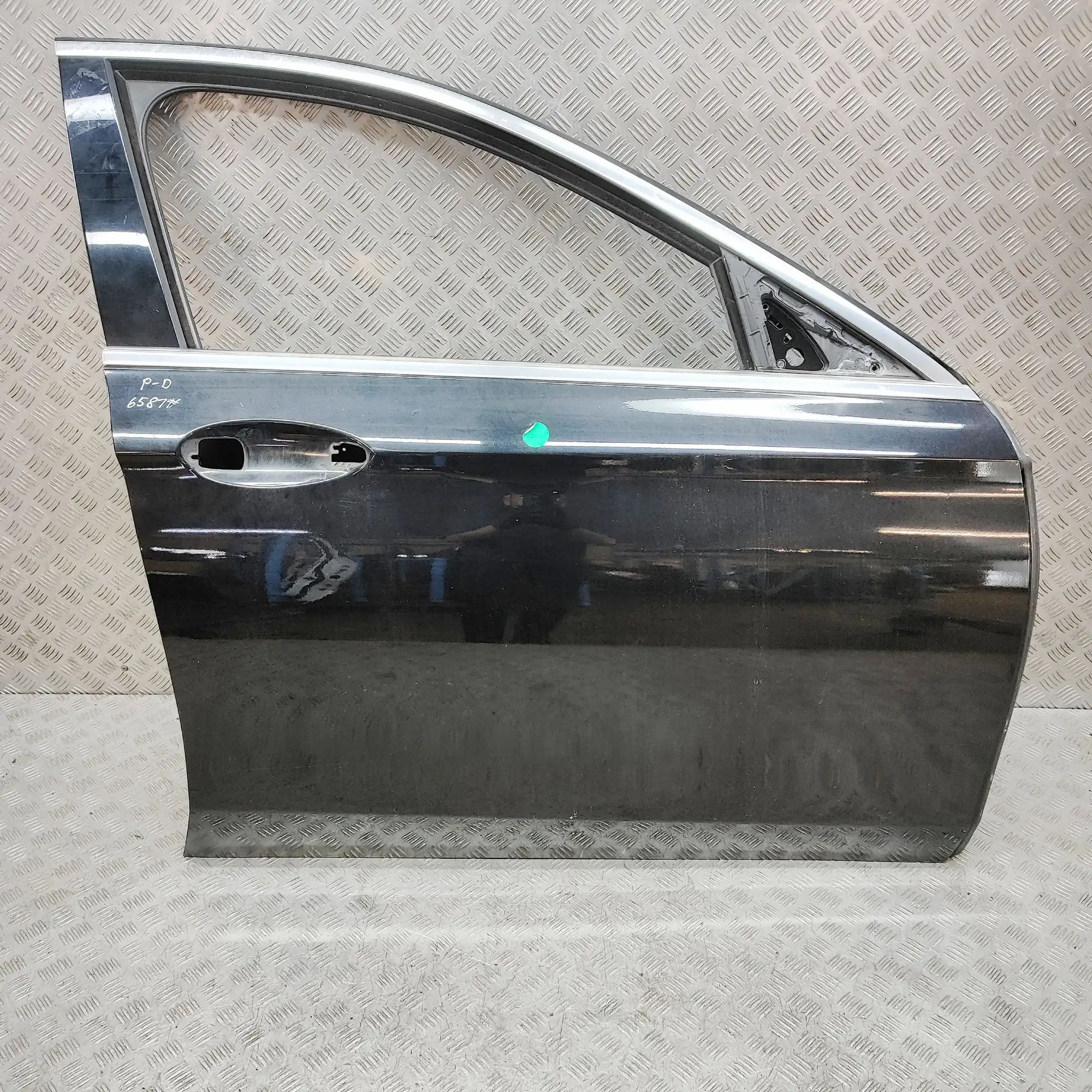 Mercedes-Benz A (W176) Front Right Door A2137220210 Front Right Door MERCEDES-BENZ E-CL...