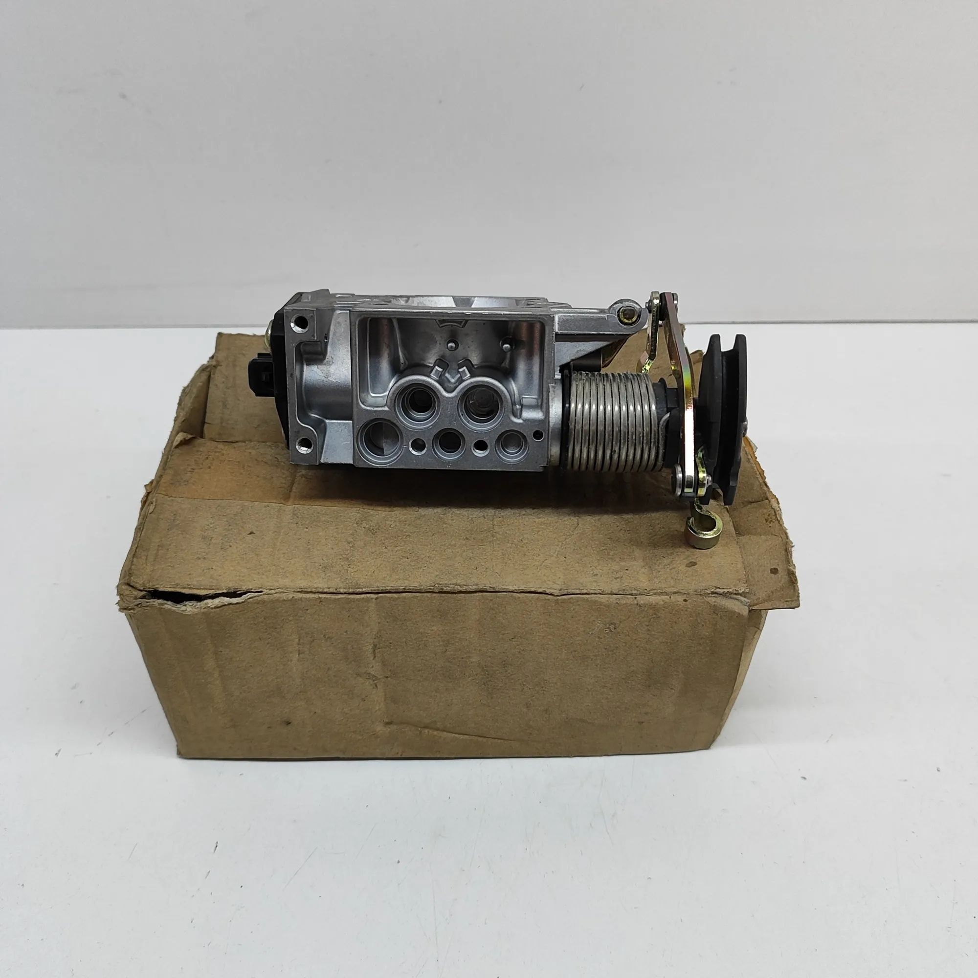 Audi 80 (B3) Throttle body 3435201534, 050133028F Throttle Body AUDI 80 (8...