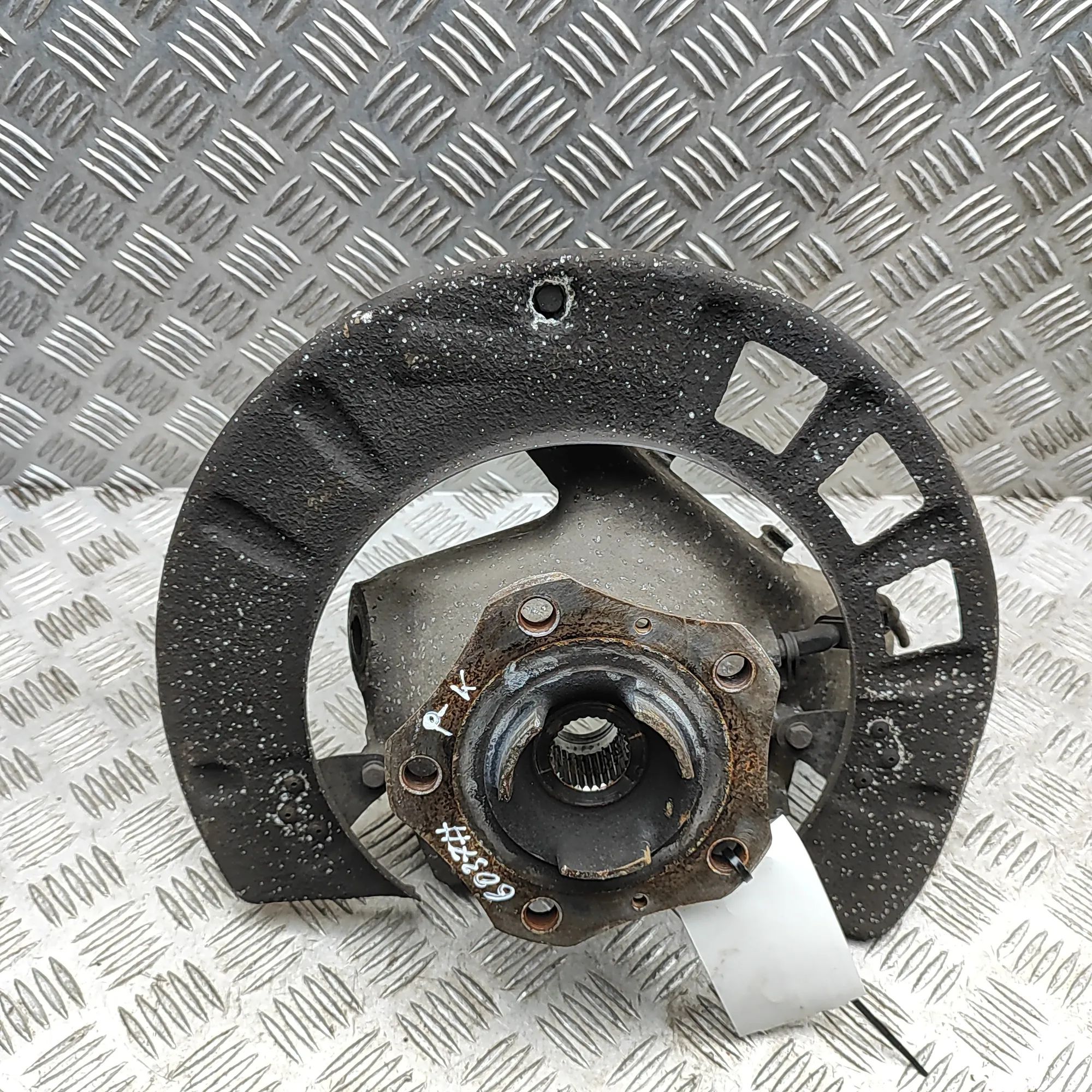 Porsche 911 (991) Front Left Wheel Hub 99134165724 Front Left Wheel Hub PORSCHE 911 (9...