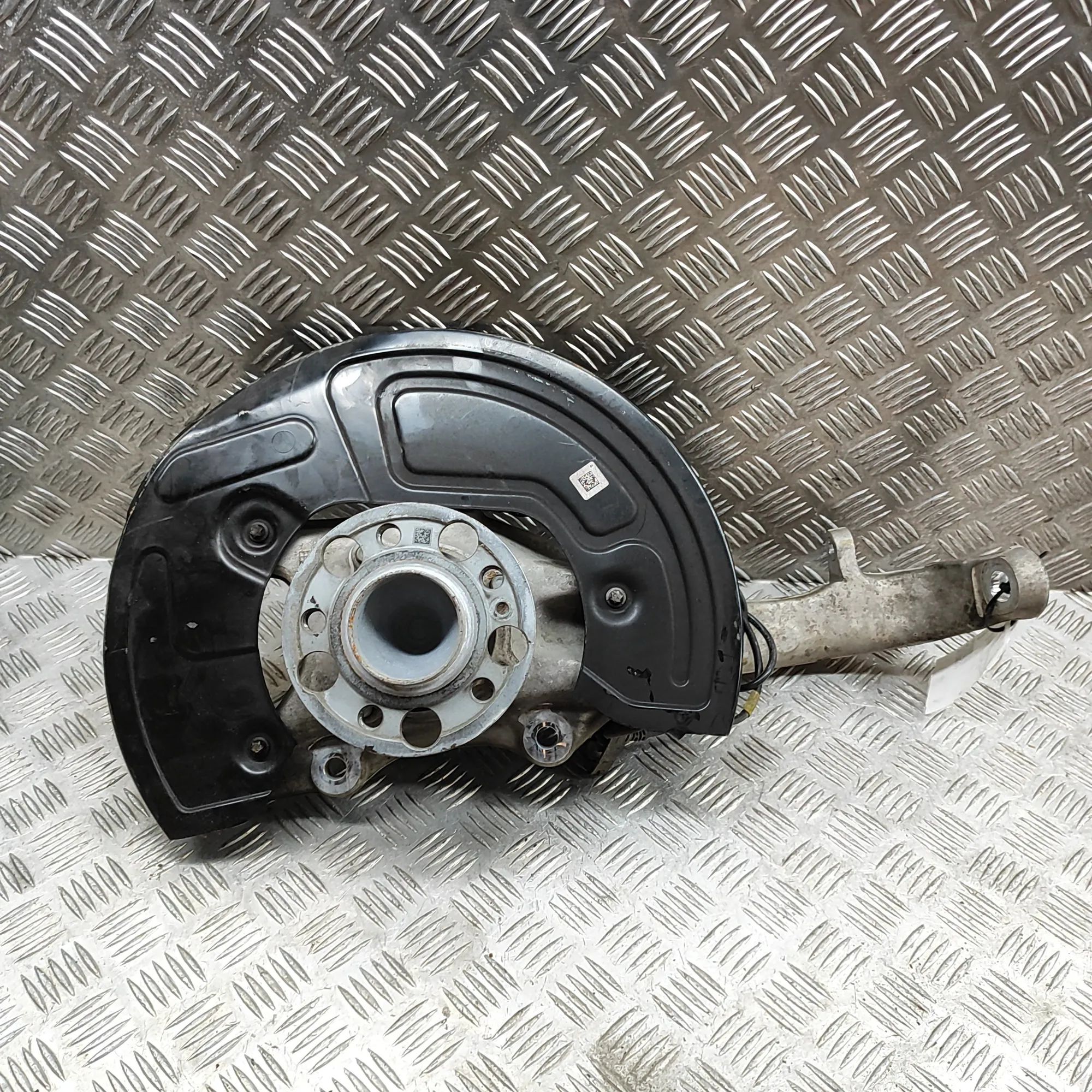 Mercedes-Benz EQS (V297 / X296) Front Left Wheel Hub A2973320700 Front Left Wheel Hub MERCEDES-BENZ ...
