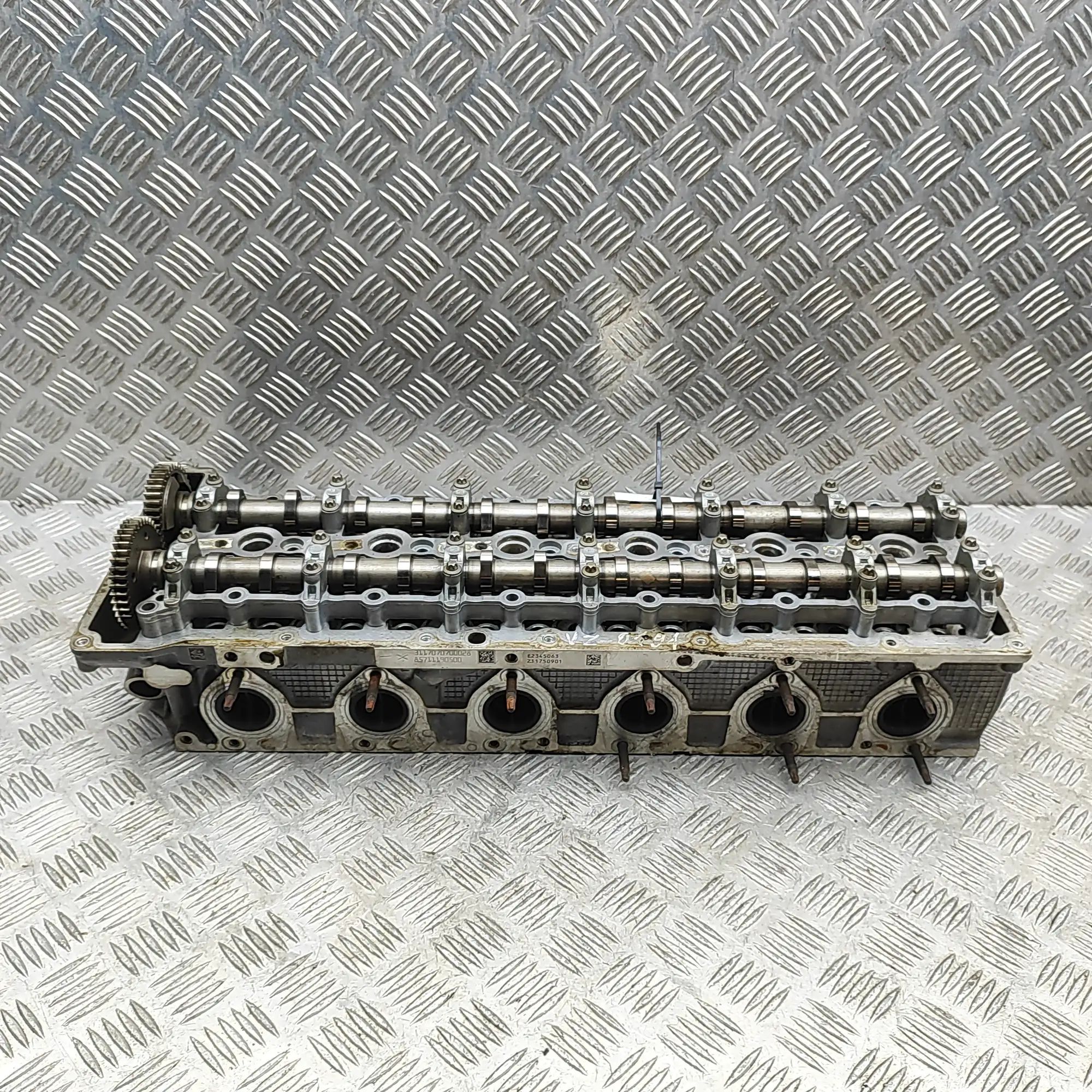 BMW 7 (G11 / G12) Engine Cylinder Head 8570147, 8571119, 8571121 Engine Cylinder Head ...