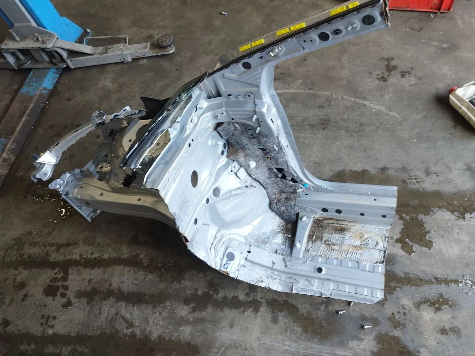 Toyota Prius Front Right Quarter Panel Front Right Quarter Panel TOYOTA PRIUS (_W6_) (...