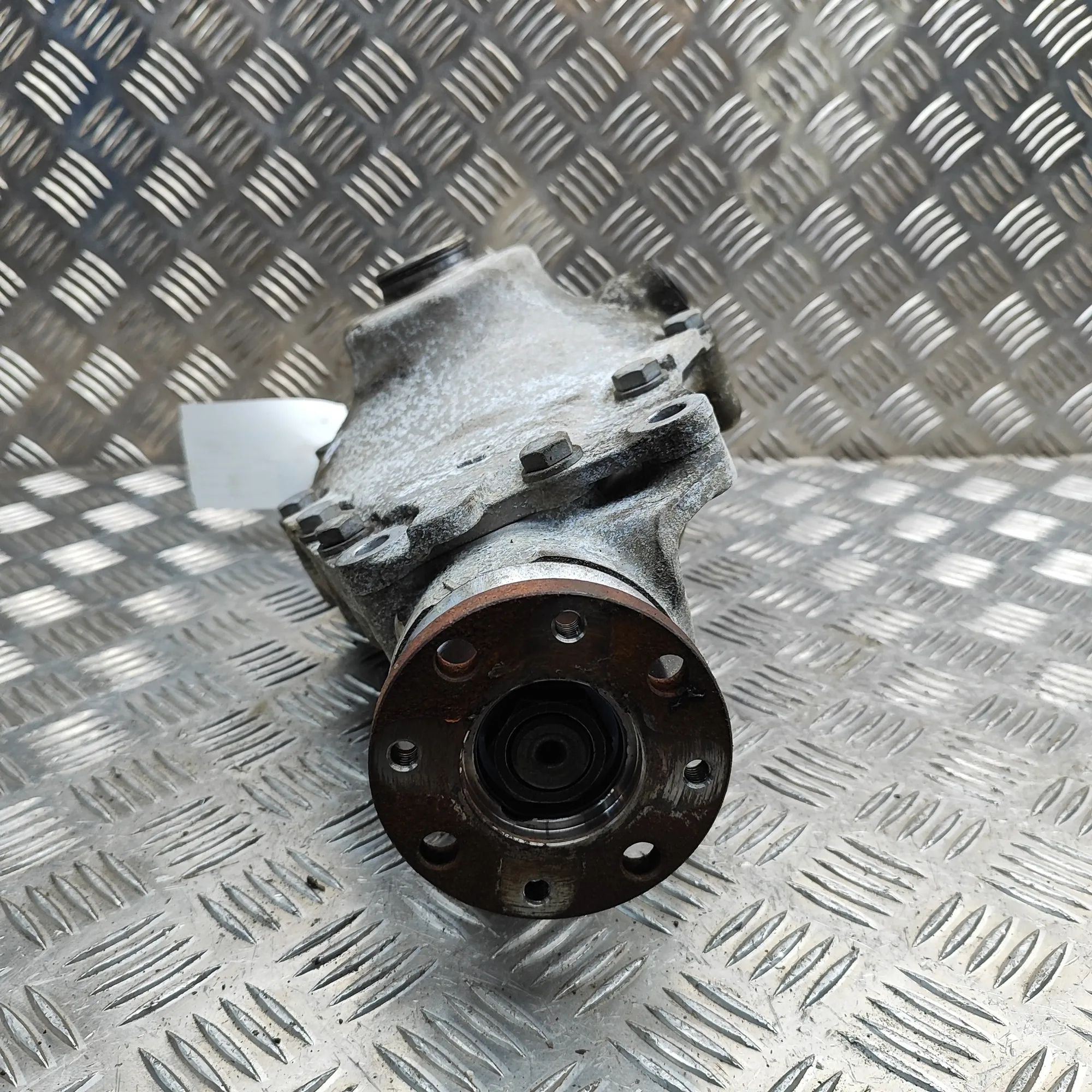 BMW 5 (F10 / F11) etutasauspyörästö 8623110 Front Differential BMW 5 SERIES (Tourin...
