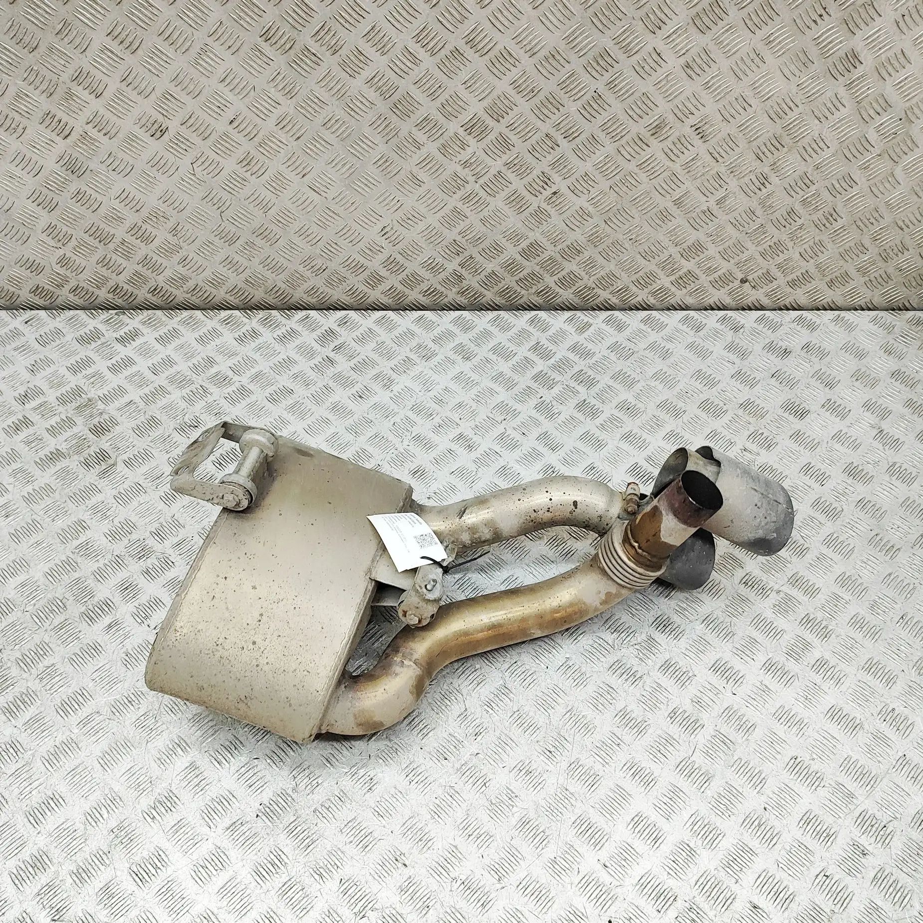 Porsche 911 (991) Rear Exhaust Muffler 99111132101 Rear Exhaust Muffler PORSCHE 911 (9...