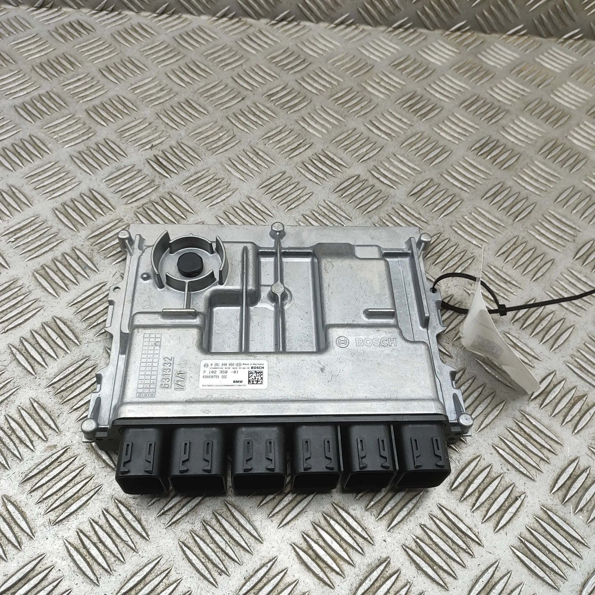 BMW X6 (G06) Engine Control Unit 0281040050, 7102358 Engine Control Unit BMW X6G...