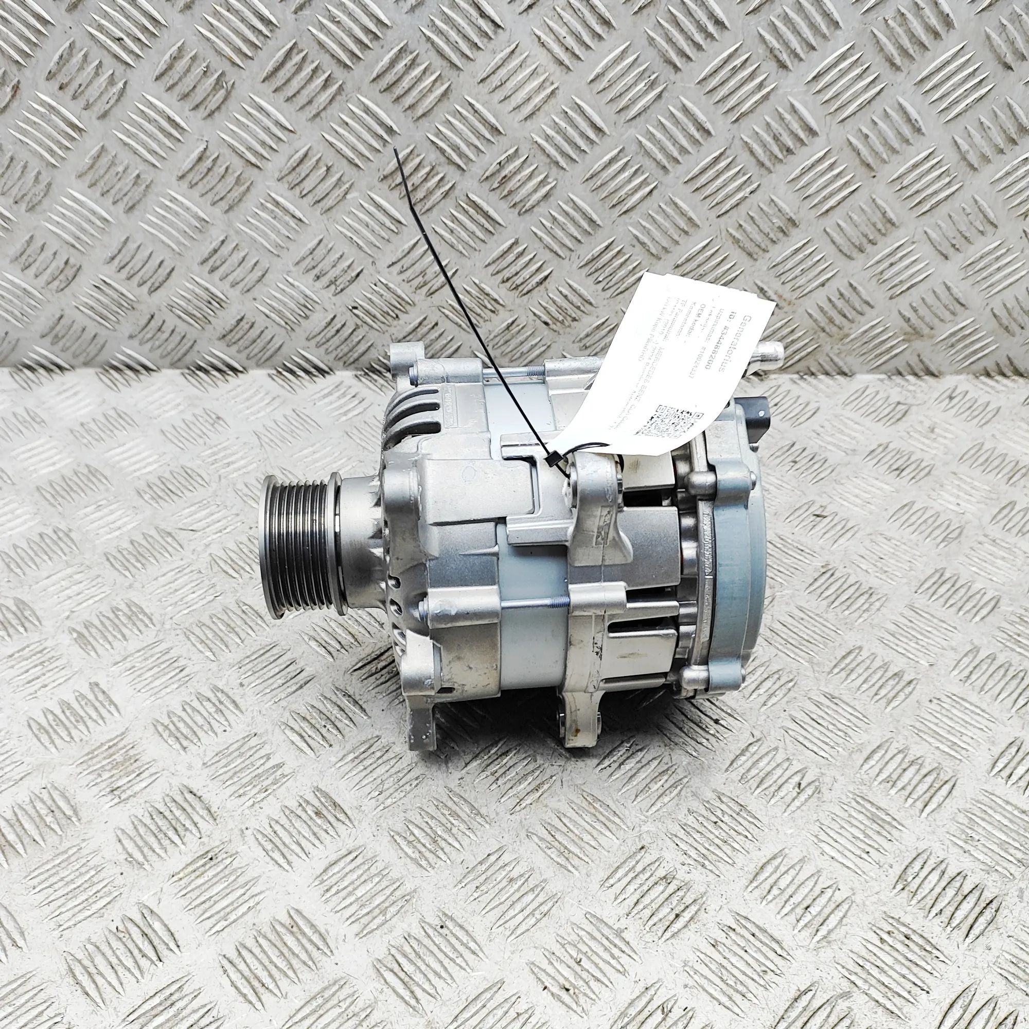Mercedes-Benz CLA (C118) Alternator Generator A0009014526, A0009044704, A0009000346 Alternato...