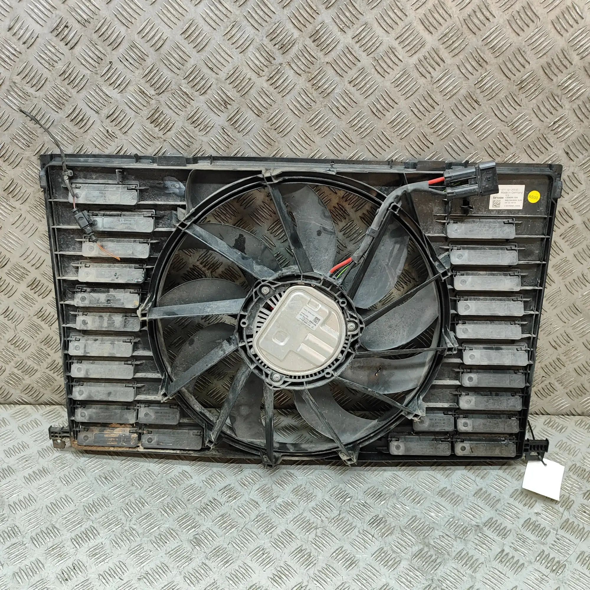 Porsche Panamera Engine Cooling Fan Shroud 971959456A, 971121203E Engine Cooling Fan Shrou...