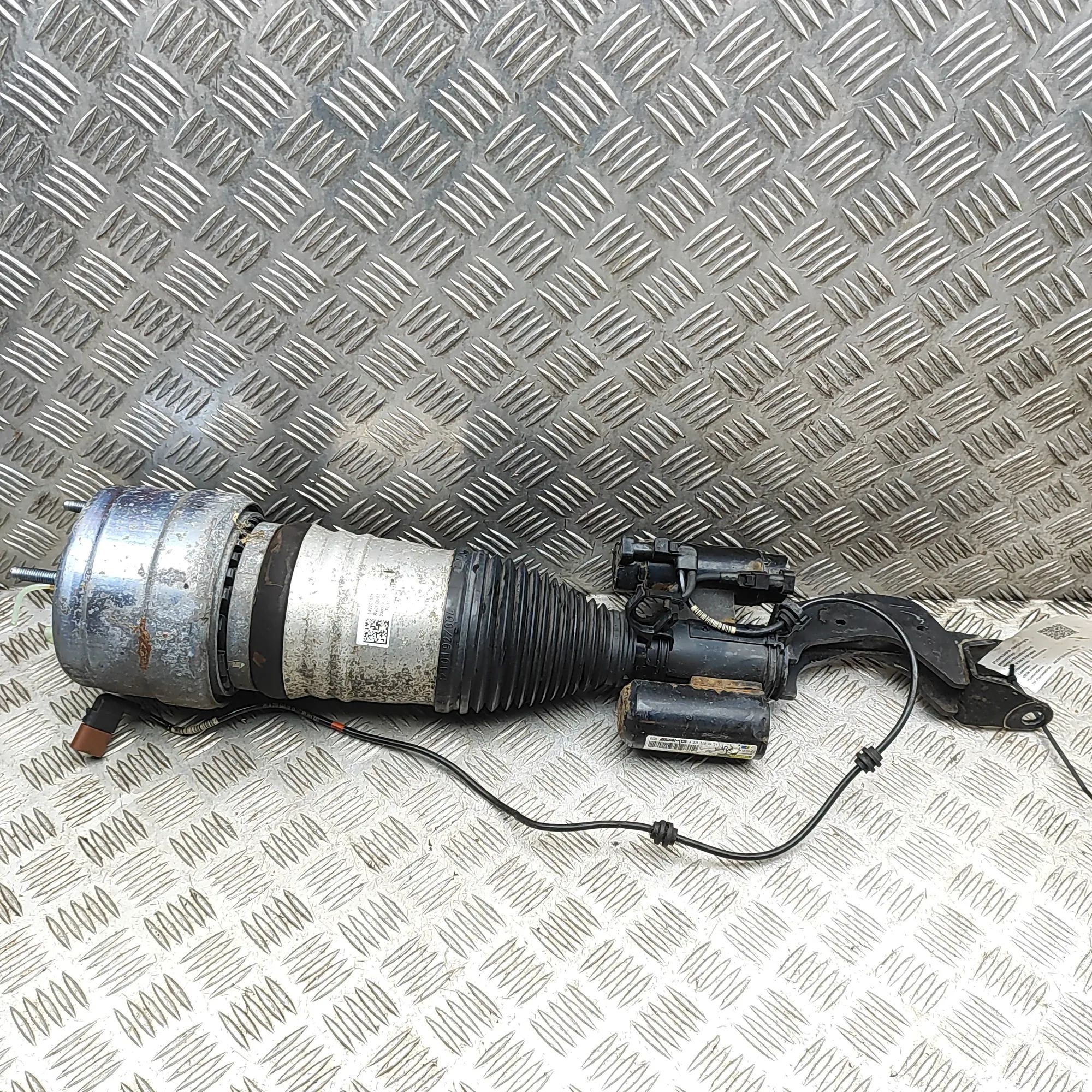 Mercedes-Benz A (W177) Front Right Air Shock Absorber A2383208401, A2533200801 Front Right Air Shock ...