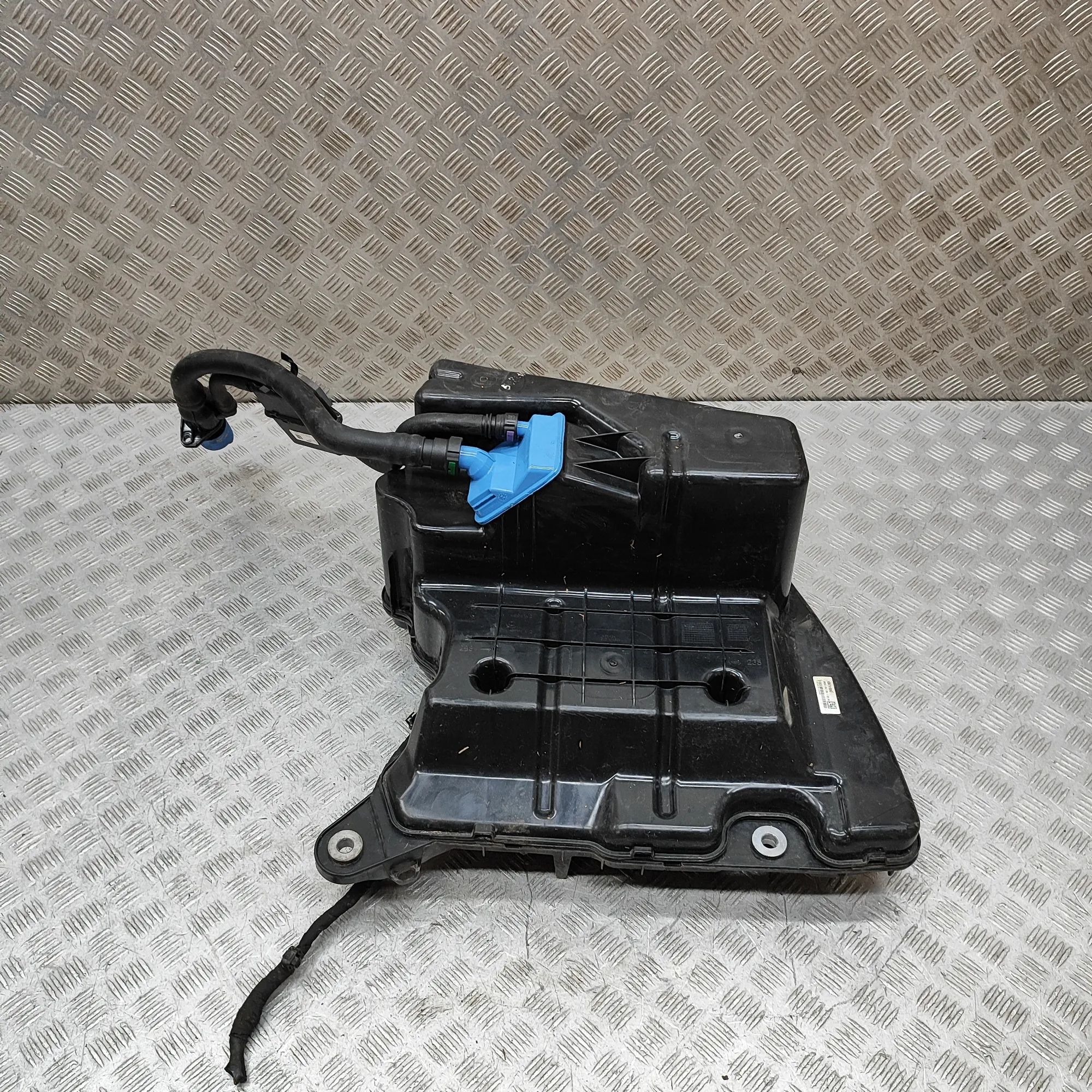 Audi A5 (B10) Adblue paak  4067439AH, 8W0131969M, 4102109AA, 8W0131878CC A...