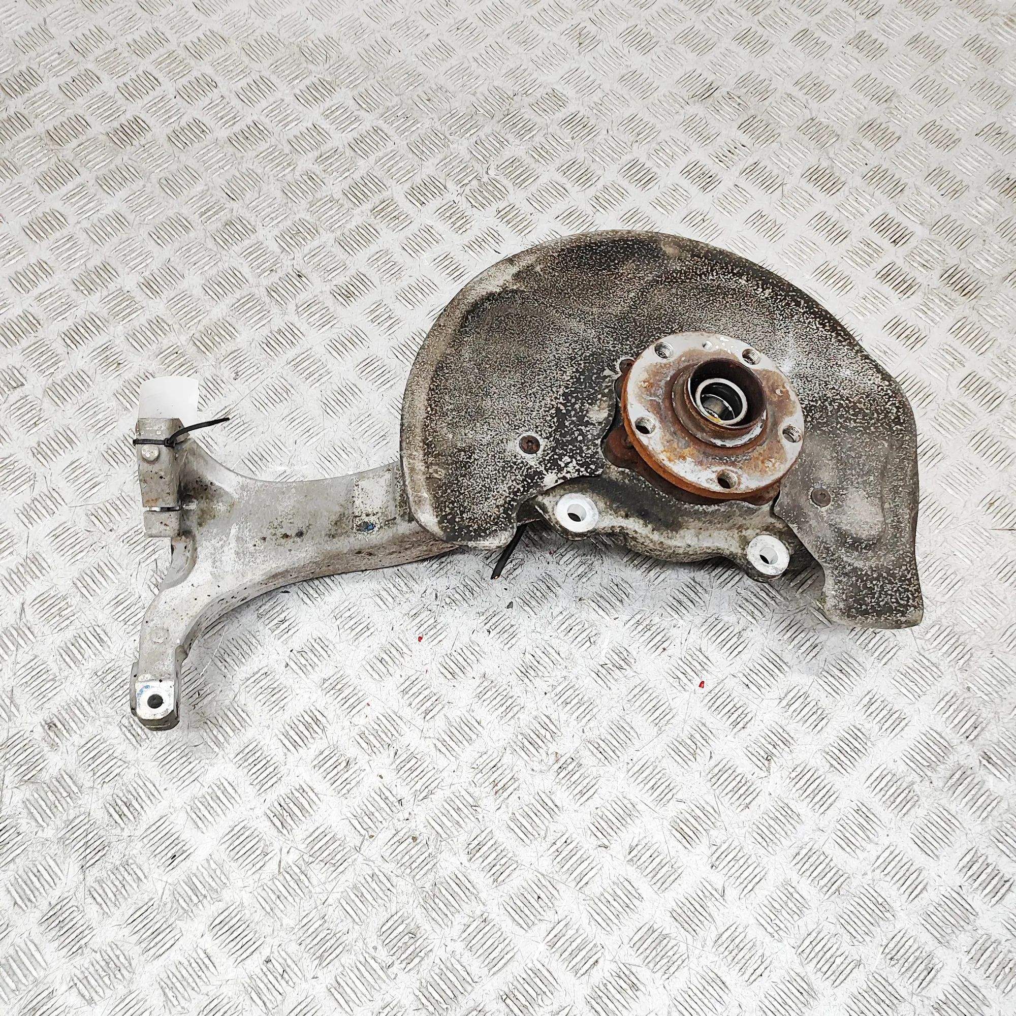 Bentley Continental GT, GTC, Flying Spur Front Right Wheel Hub 3W0407246A, 3W0407258G Front Right Wheel Hub BE...