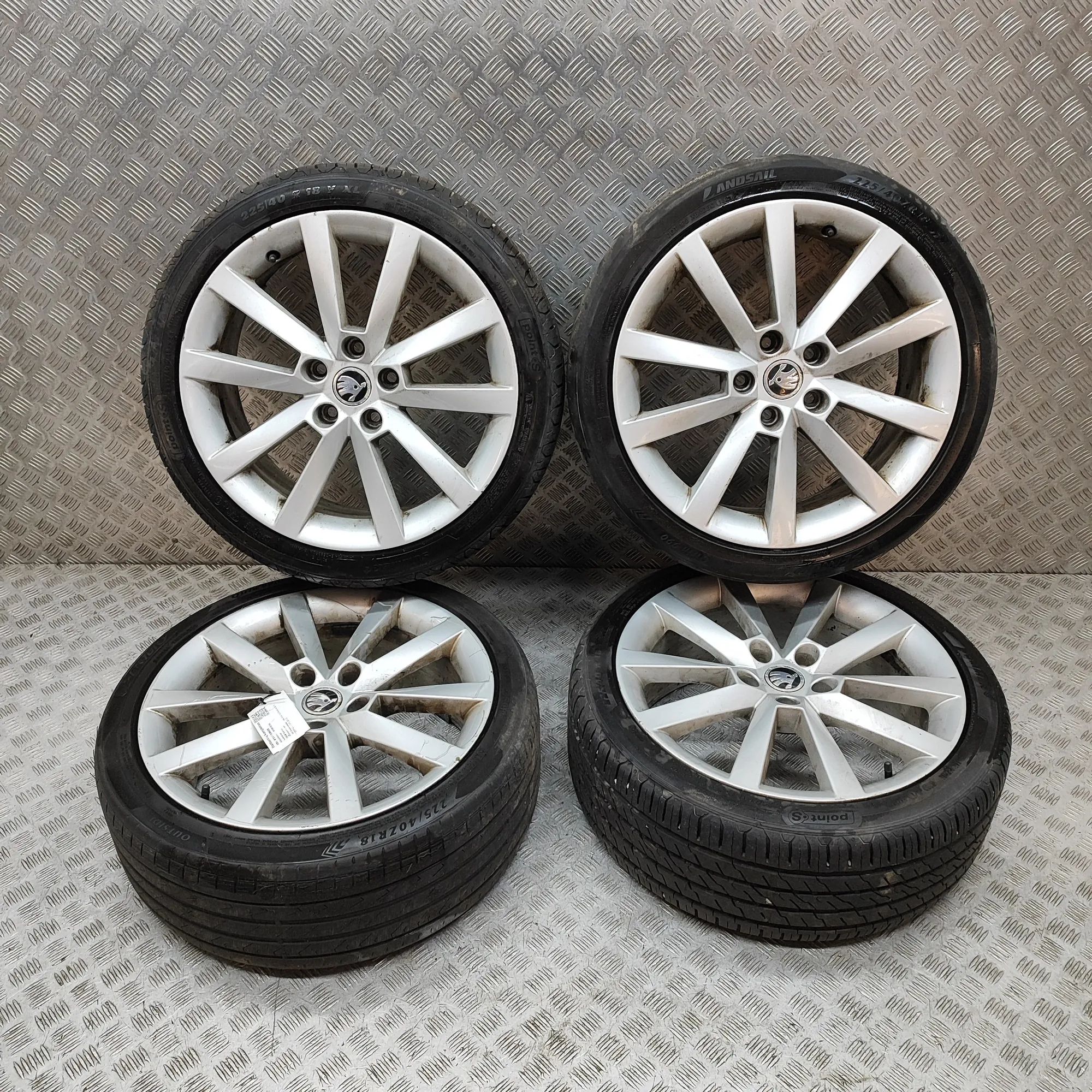Skoda Octavia Alloy Wheel Set 5E0601025Q Alloy Wheel Set SKODA OCTAVIA (III 5...