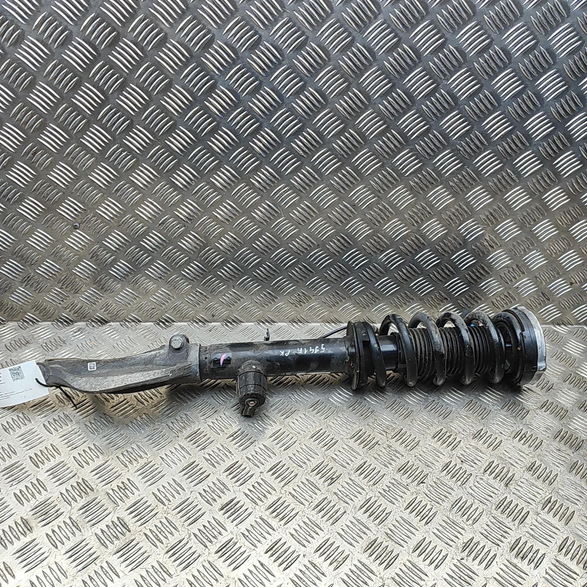 BMW X5 (G05) Front Left Shock Absorber 6876683, 6896439 Front Left Shock Absorber BMW ...