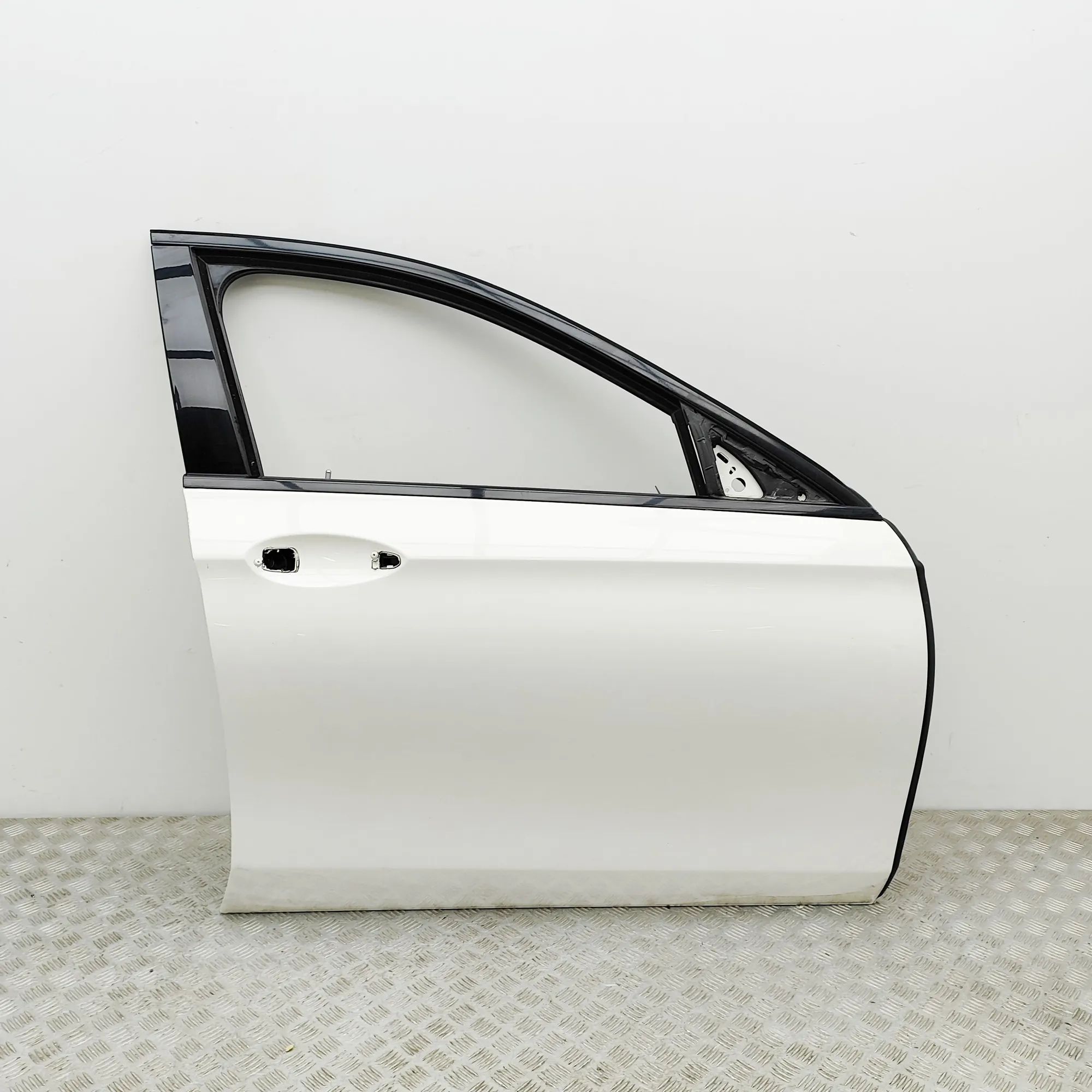 Mercedes-Benz A (W176) Front Right Door A2137200205 Front Right Door MERCEDES-BENZ E-CL...