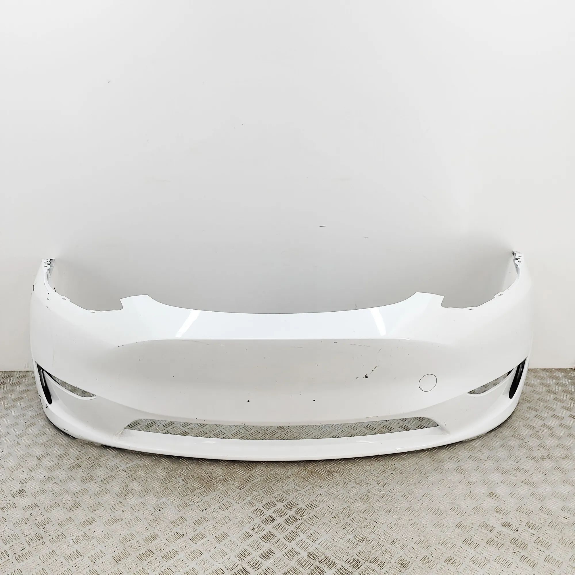 Tesla Model 3 front bumper 1084168-S0-E Front Bumper TESLA MODEL 3 (2018-....