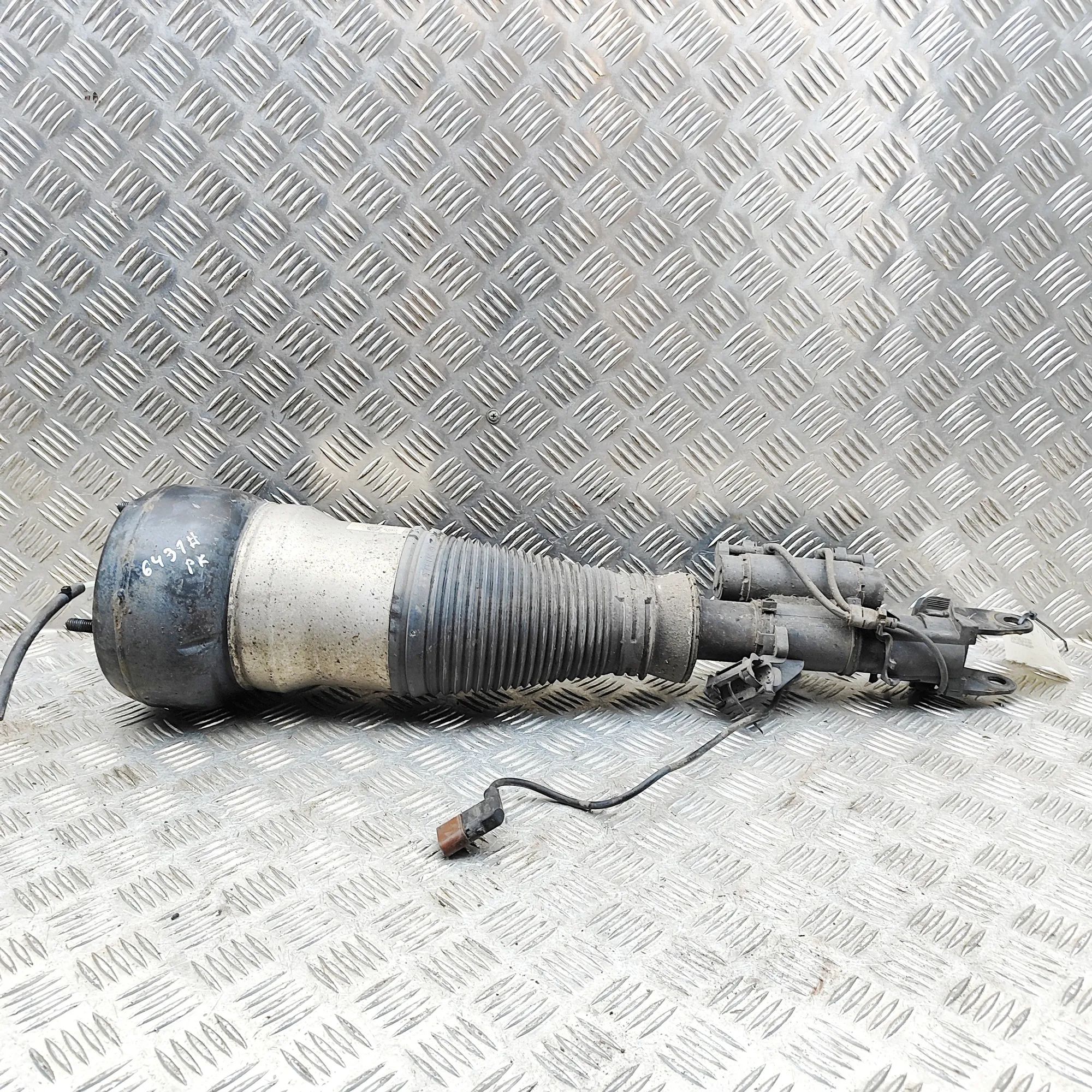 Mercedes-Benz A (W176) Front Left Air Shock Absorber A2223201900, 5140013953 Front Left Air Shock Ab...