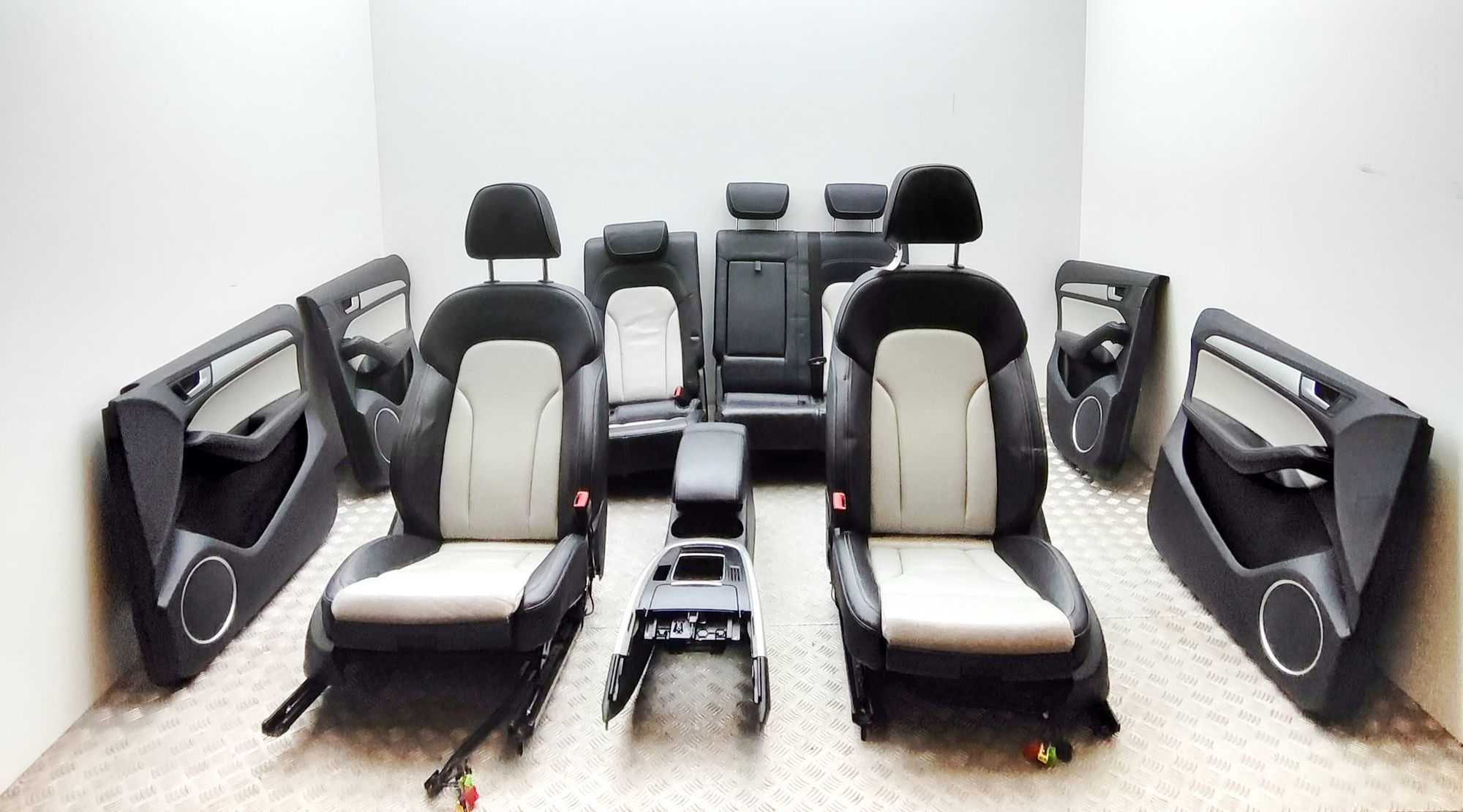 Audi Q5 (8R) Interior Seats W/ Door Cards Kit 8R0863242, 8R1867103AA, 8R1867104AA, 8R0867303A...