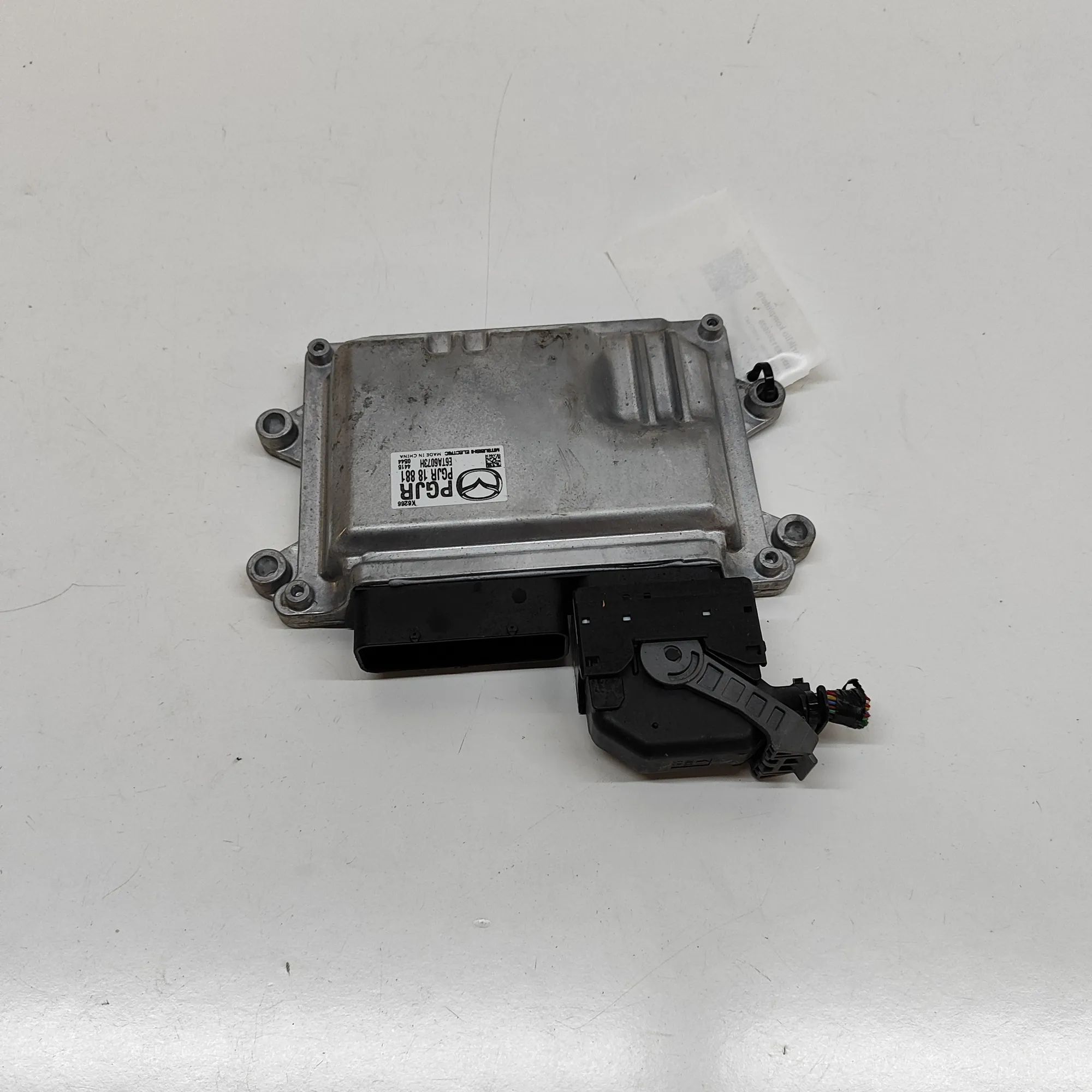 Mazda 3 (BP) Engine Control Unit E6TA6073H, PGJR-18-881 Engine Control Unit MAZD...