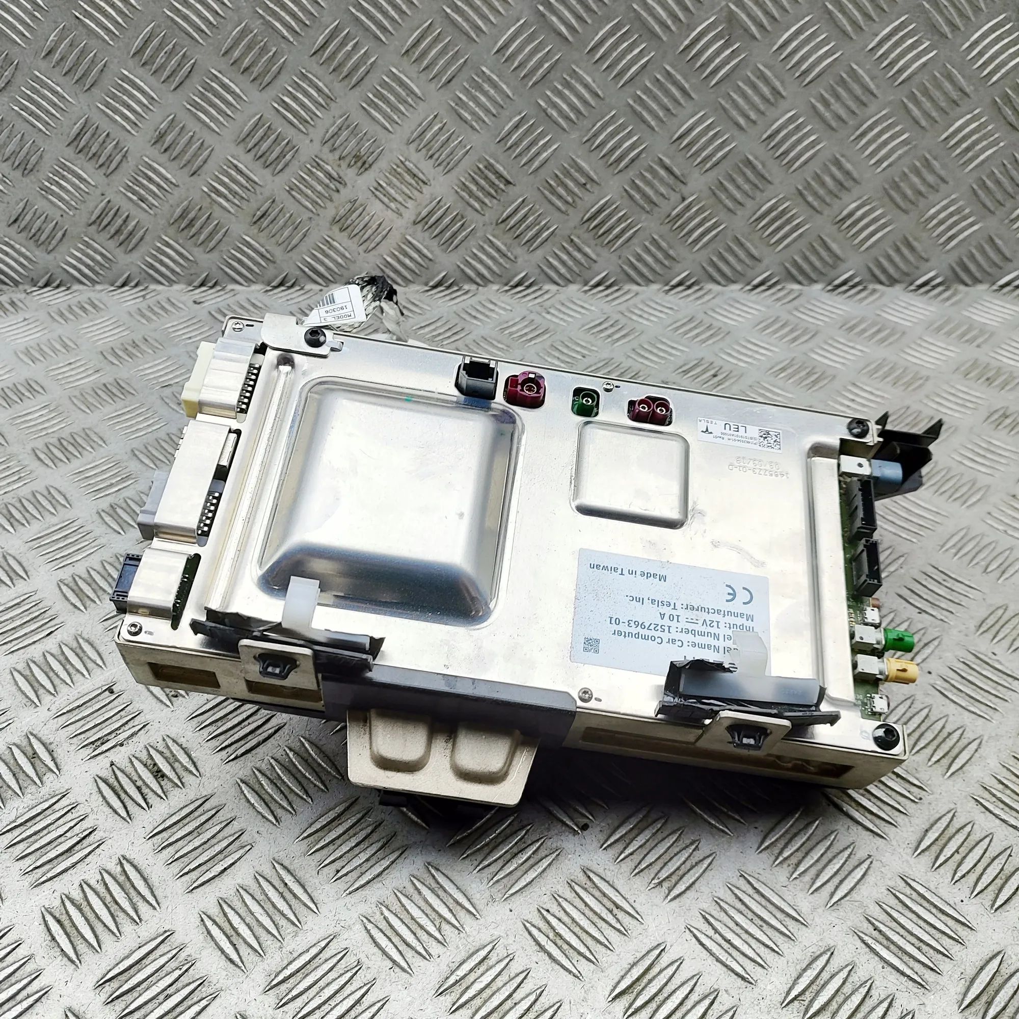Tesla Model 3 Other Control Units 1462554-01-H, 1465773-01-D Other Control Units ...