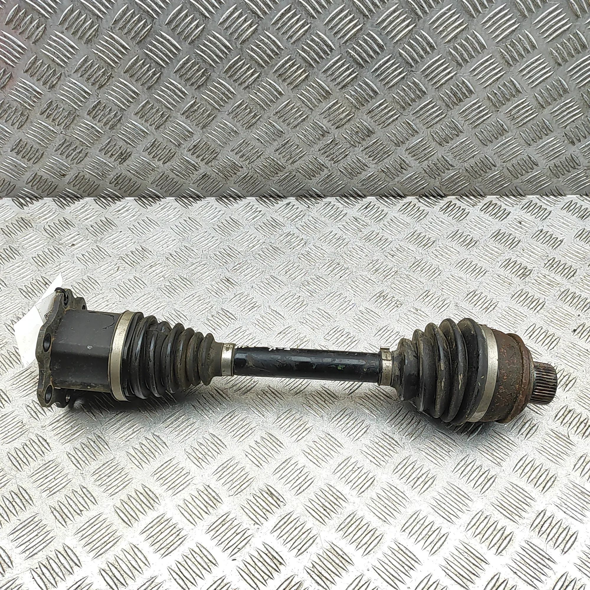 Volkswagen Touareg Front Left Driveshaft 4M0407271N Front Left Driveshaft VW TOUAREG (CR...