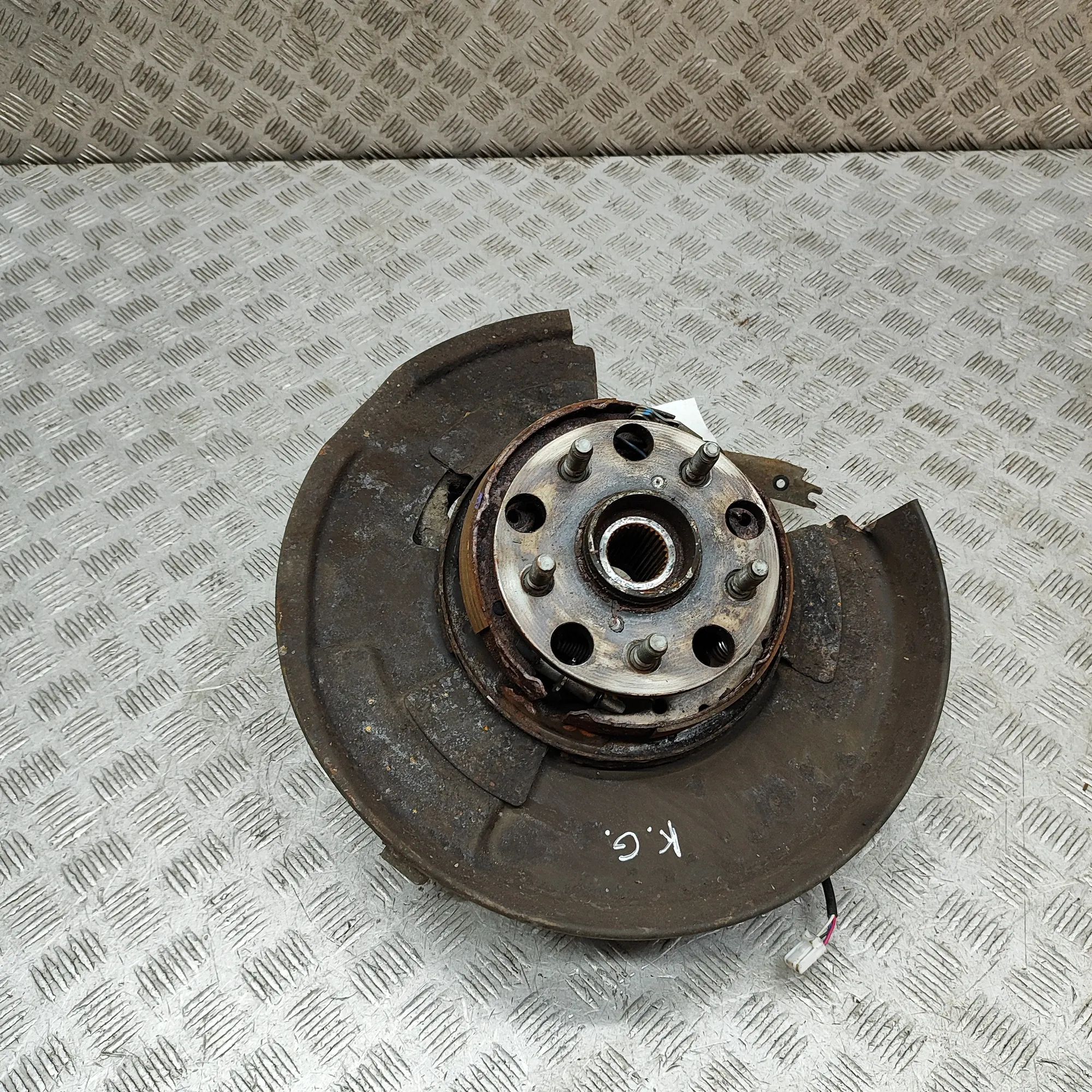 Lexus RC Rear Left Wheel Hub Spindle 42305-24040 Rear Left Wheel Hub Spindle LEXUS R...