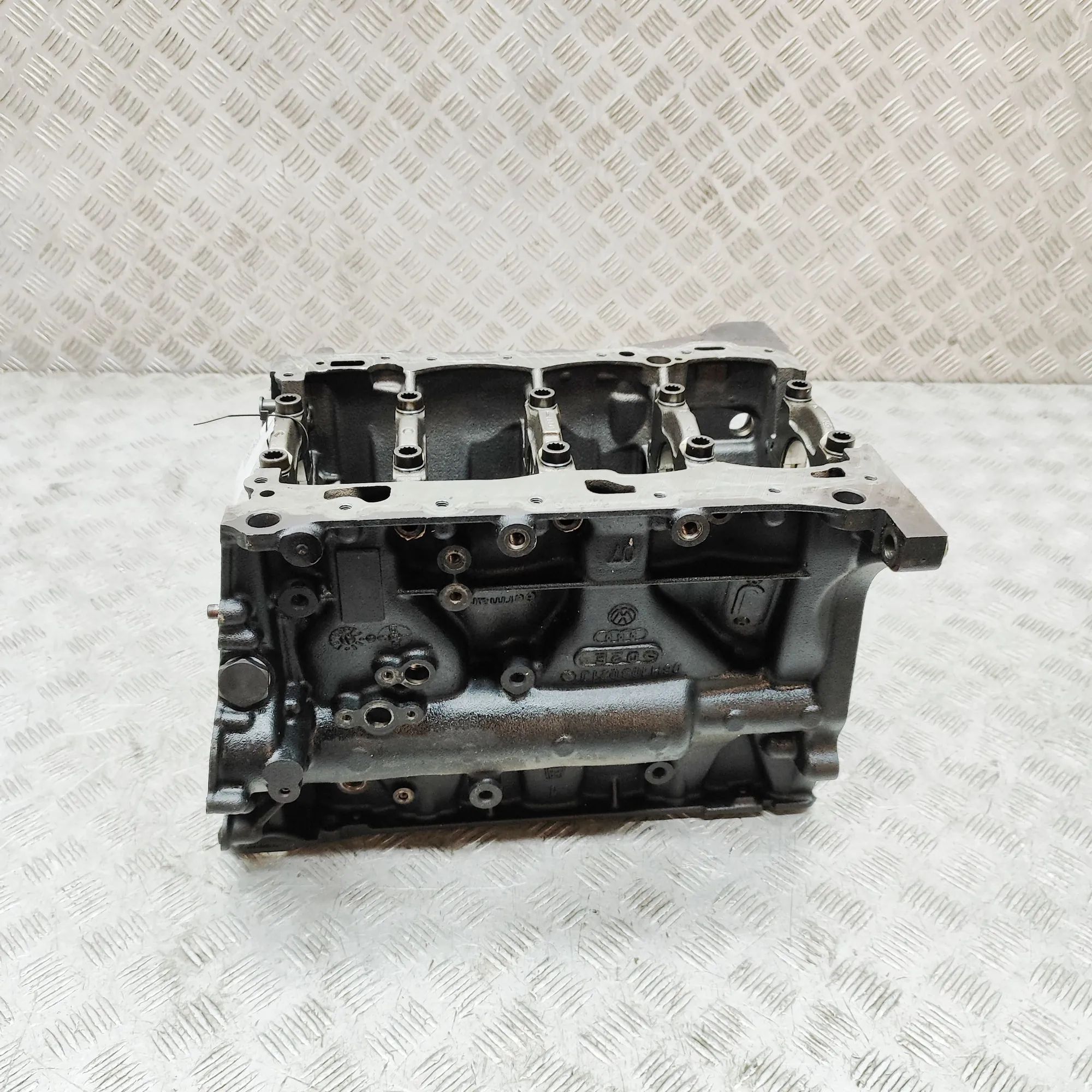 Volkswagen Passat (B7) engine block 06H103021J Engine Block VW PASSAT (Variant B7 3...