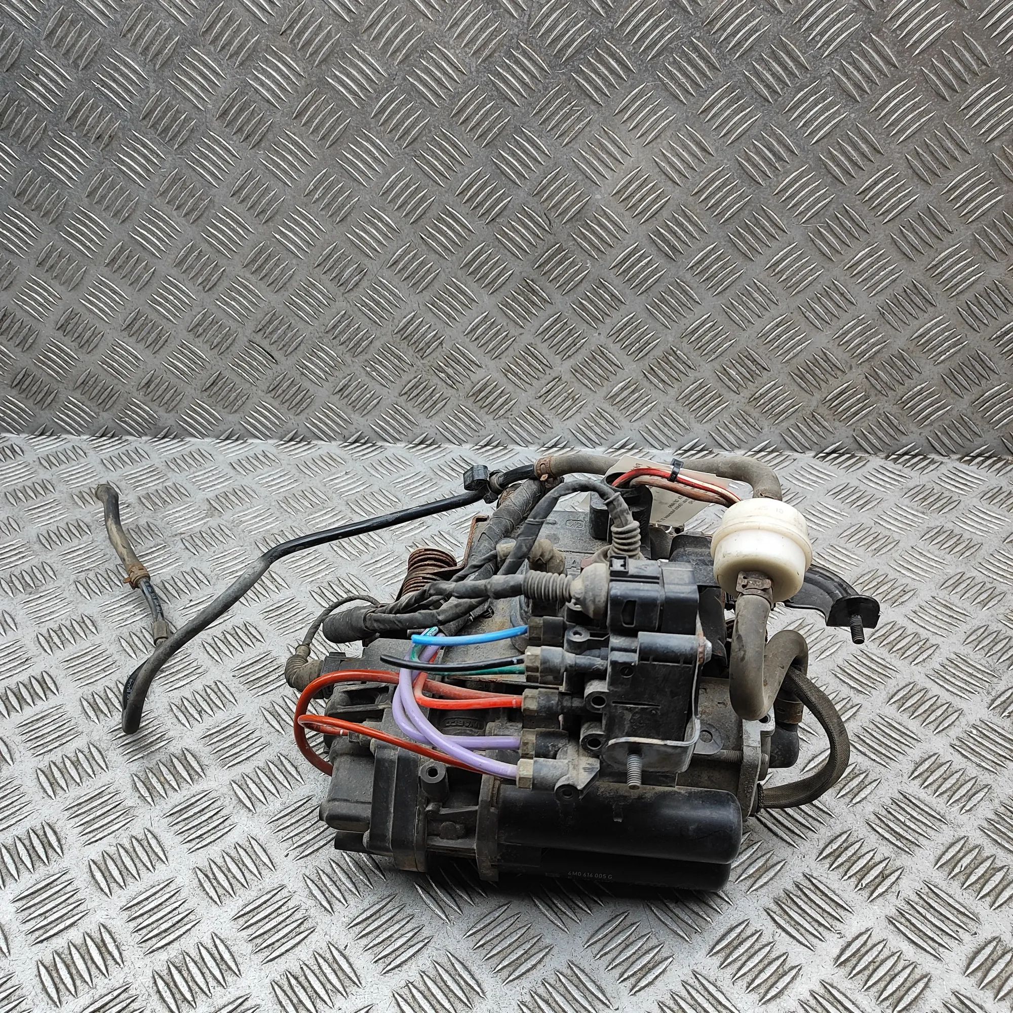 Audi Q8 Air Suspension Compressor 4430203001, 26071634, 4M0616005G Air Suspension...