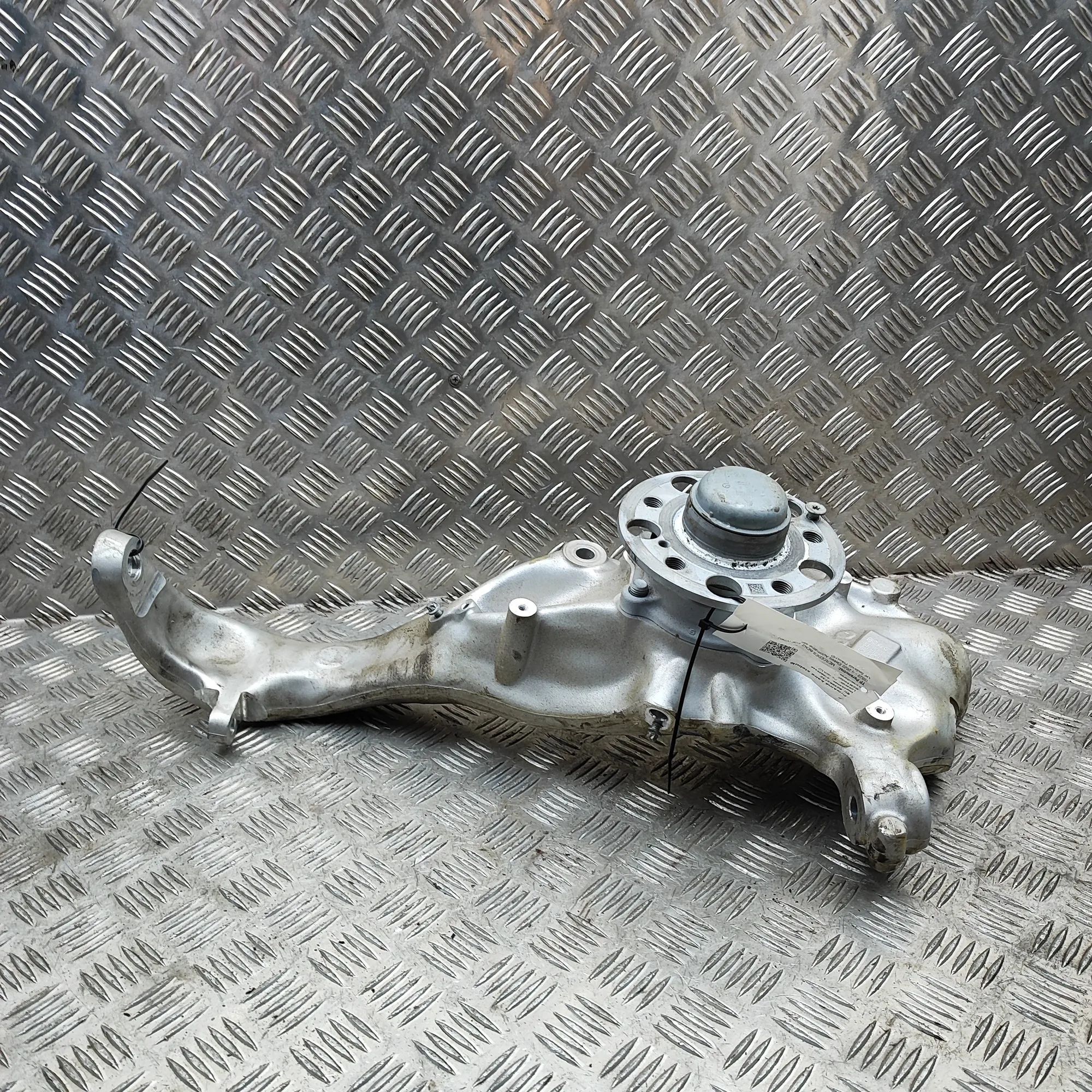 Mercedes-Benz EQE (V295 / X294) Front Left Wheel Hub A2971700, A2973321700 Front Left Wheel Hub MERC...