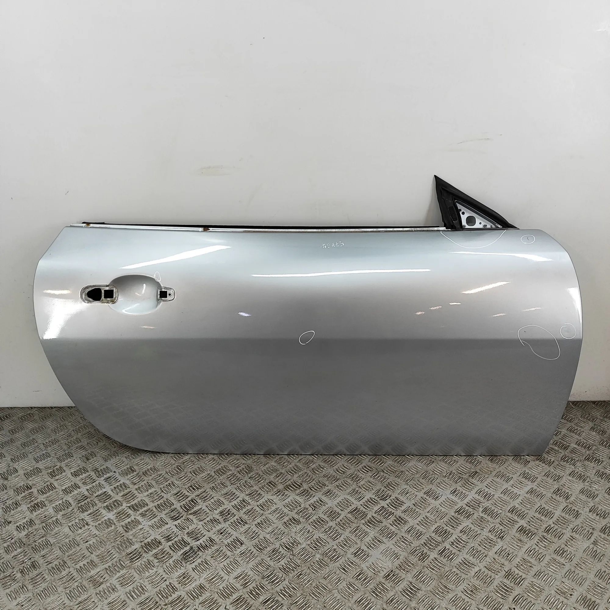 Jaguar XK Front Right Door C2P14848, 6W8320124AM Front Right Door JAGUAR X...